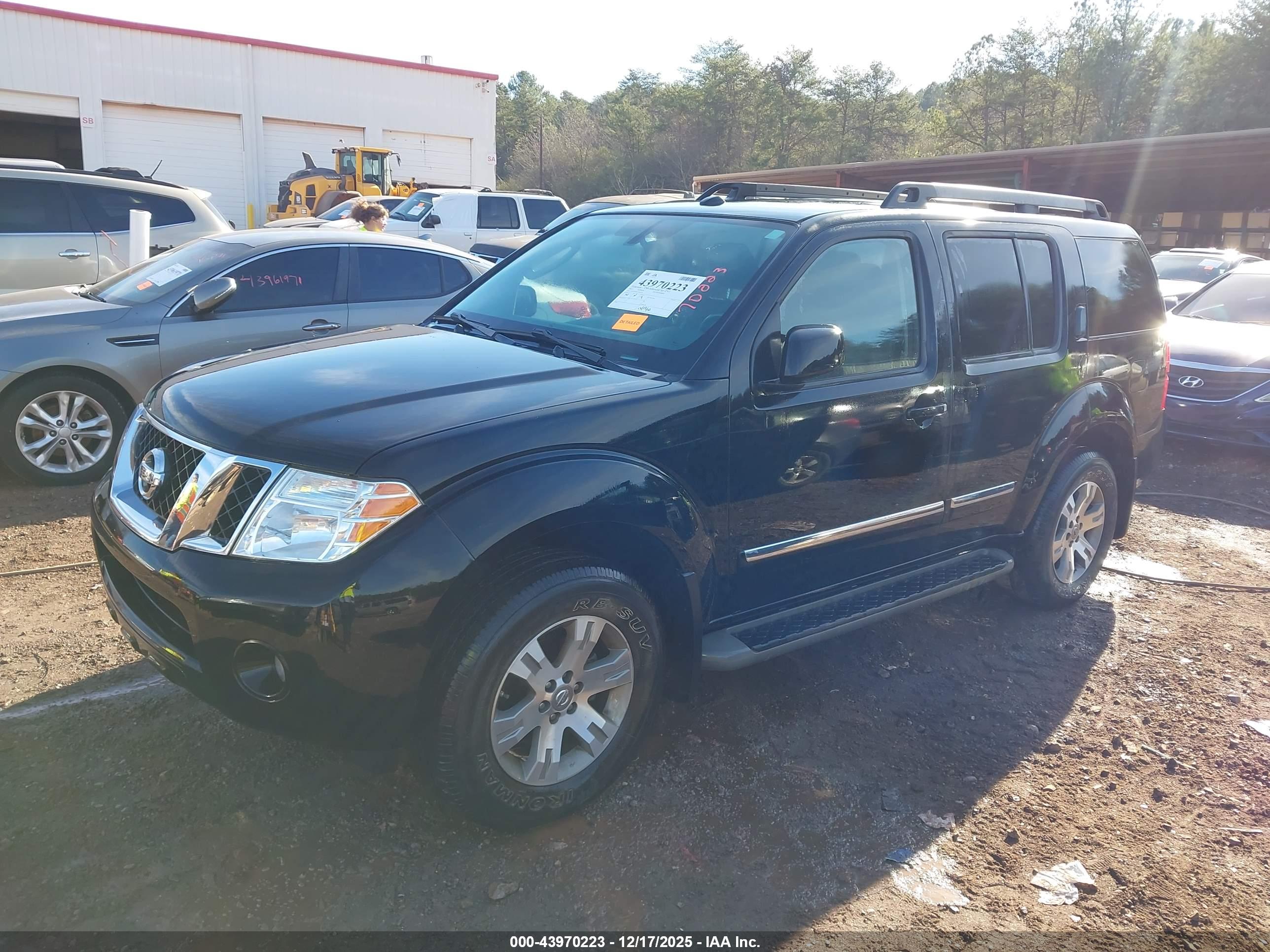 NISSAN PATHFINDER image 2
