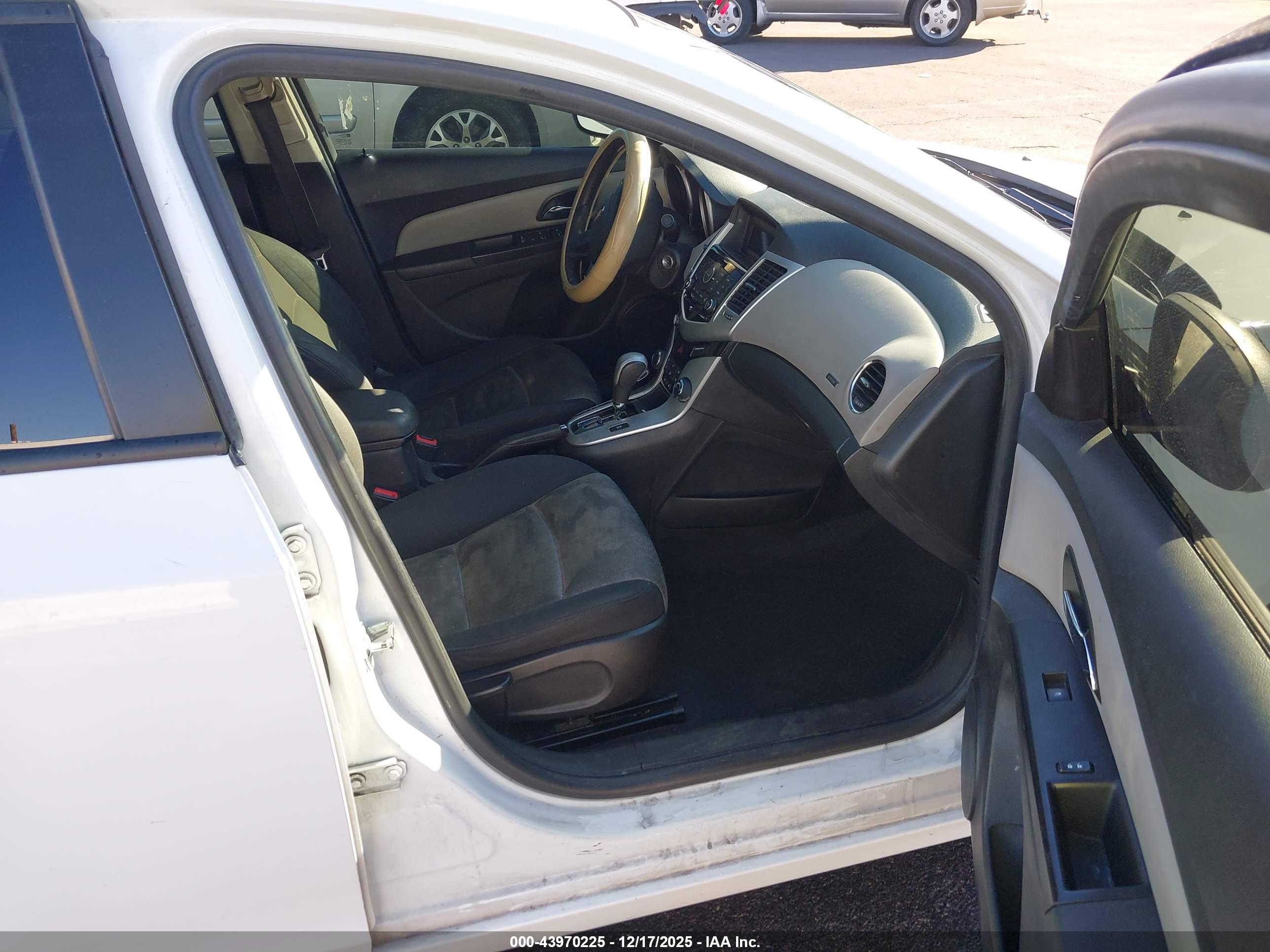 CHEVROLET CRUZE image 5