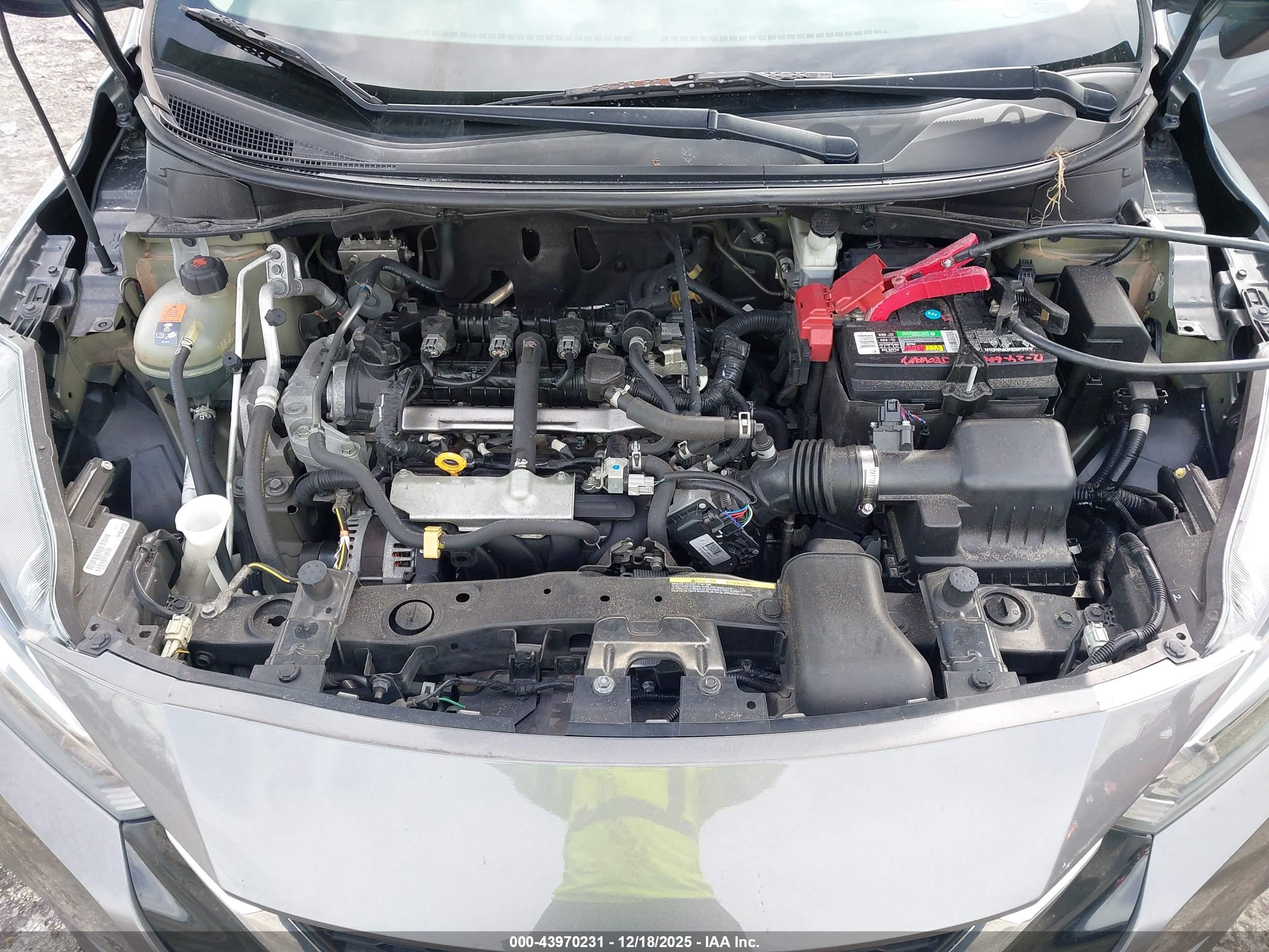 NISSAN VERSA image 10