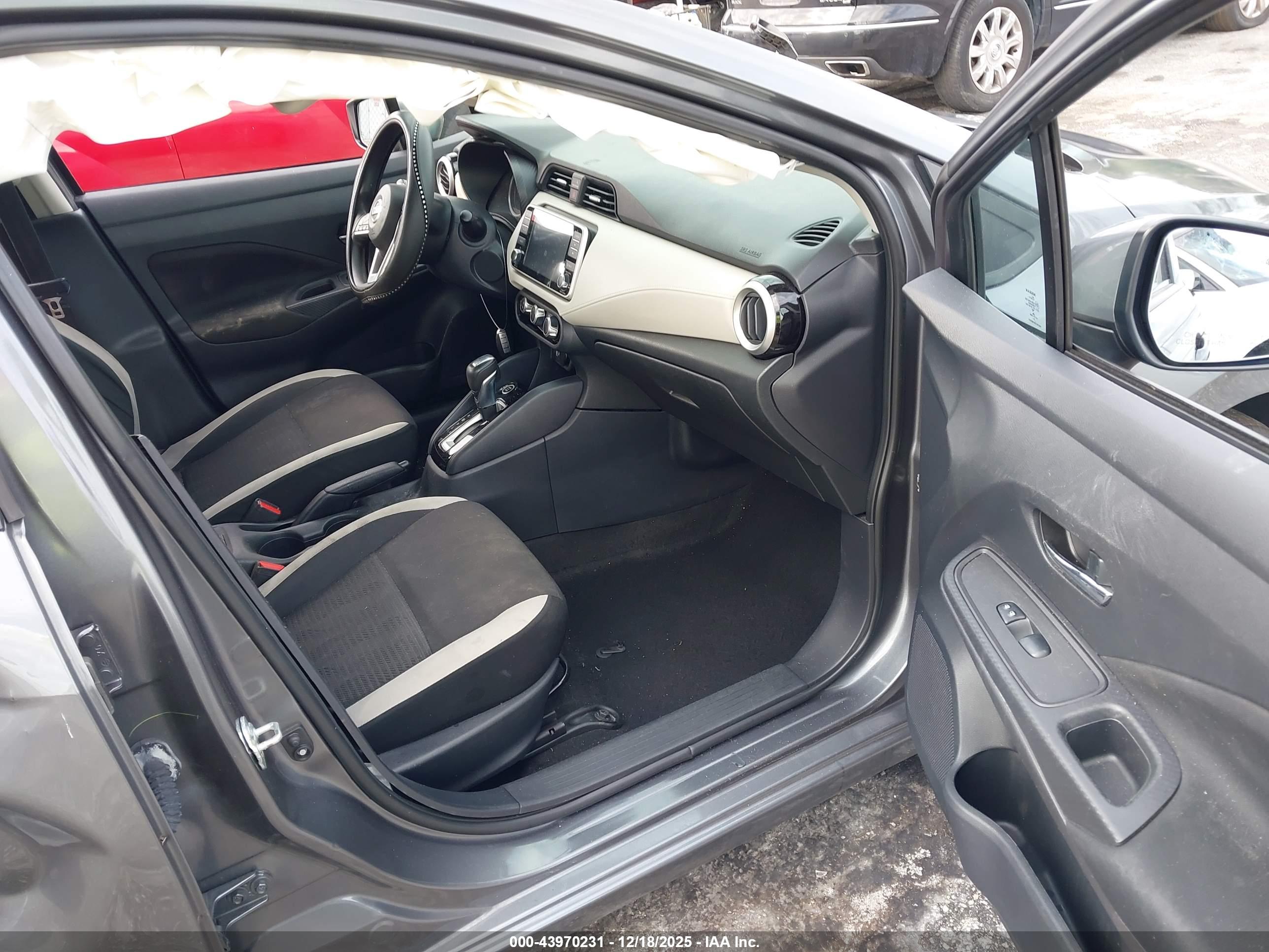 NISSAN VERSA image 5