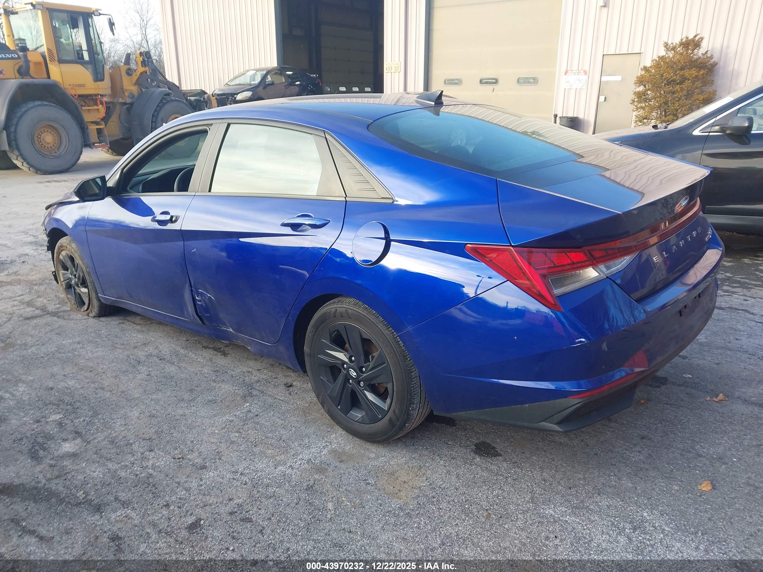 HYUNDAI ELANTRA image 3