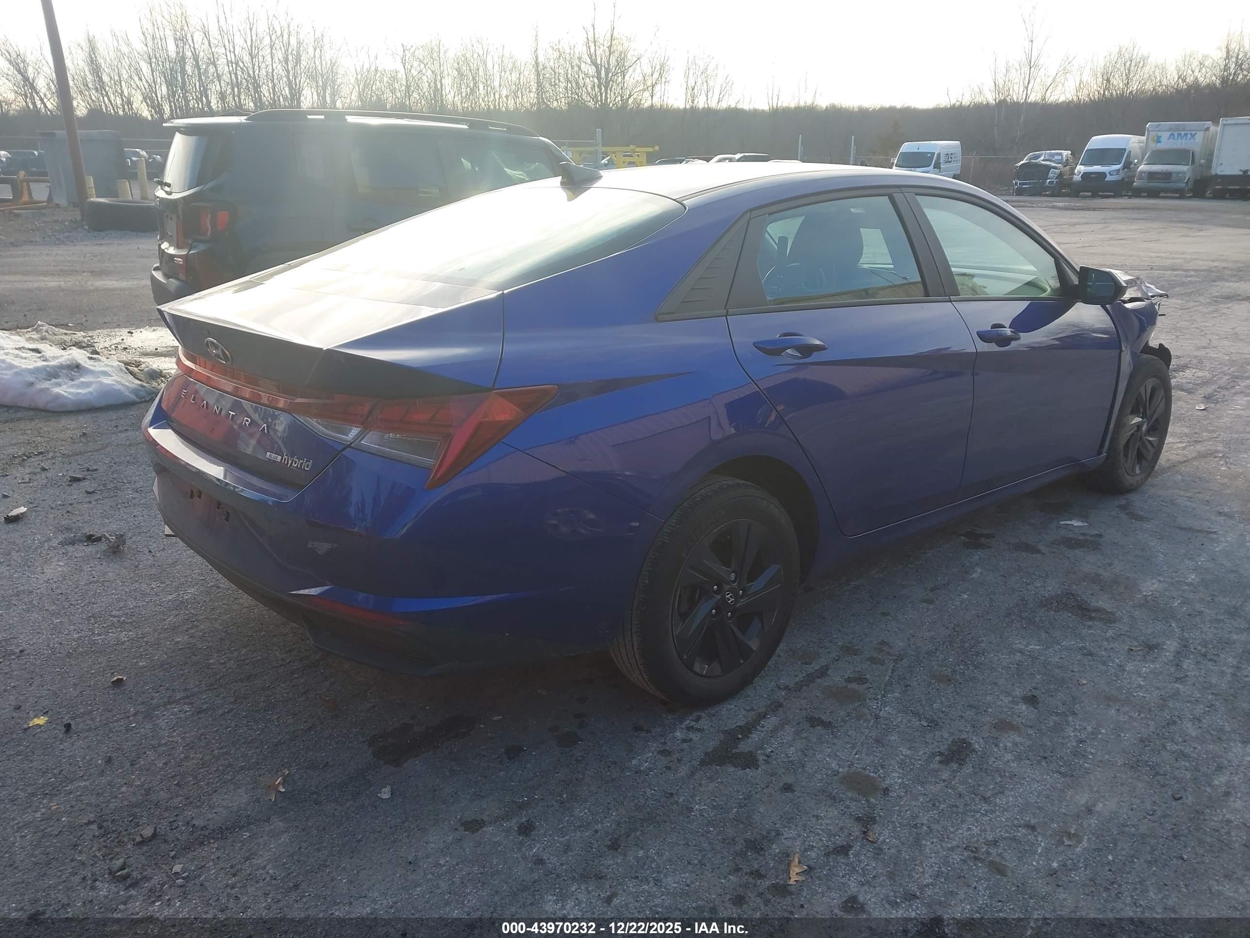HYUNDAI ELANTRA image 4