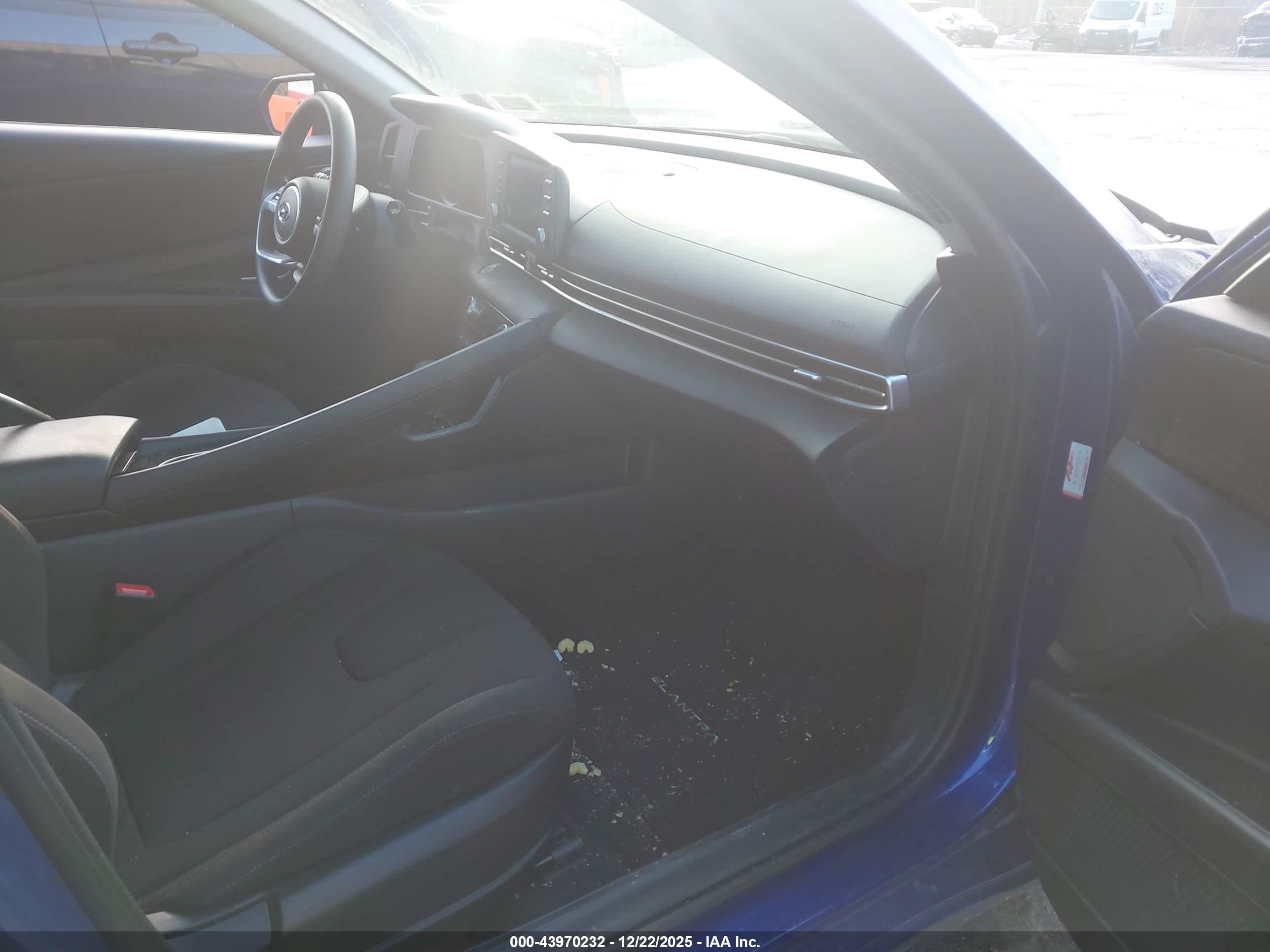 HYUNDAI ELANTRA image 5