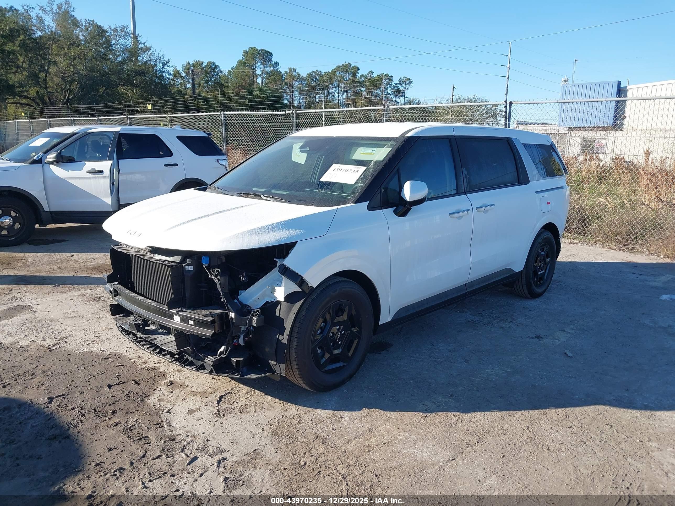 KIA CARNIVAL image 2