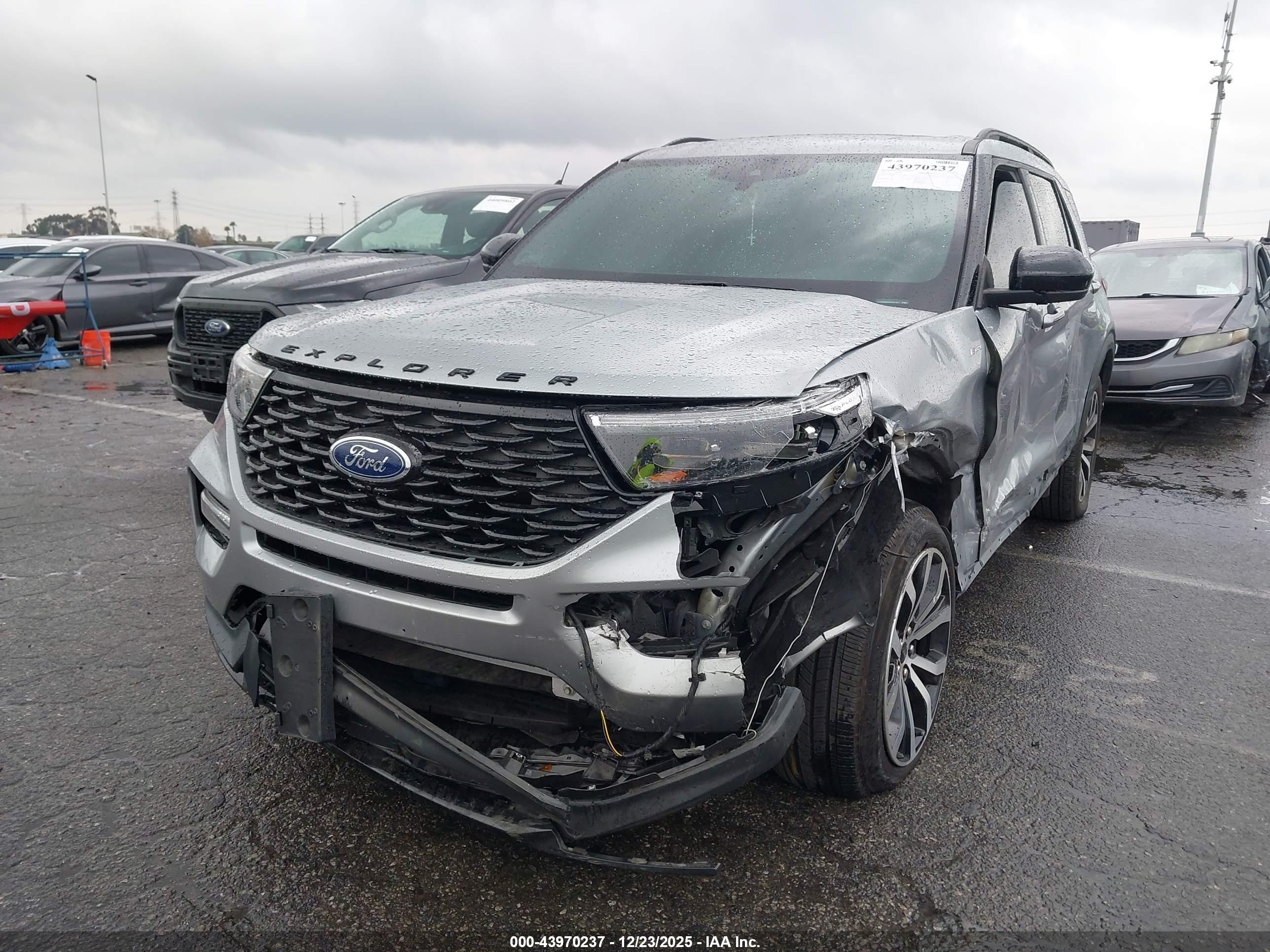 FORD EXPLORER image 2
