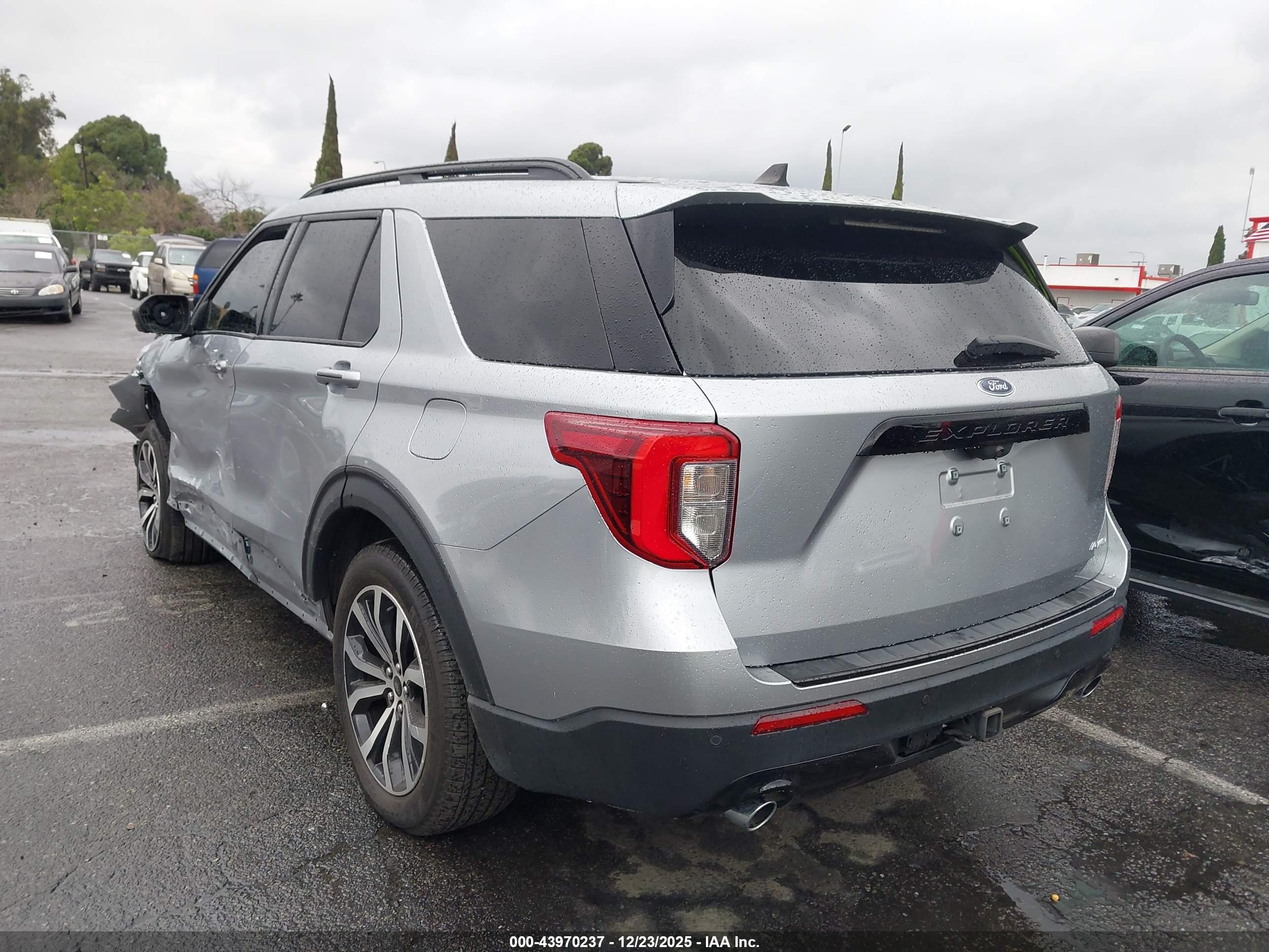 FORD EXPLORER image 3