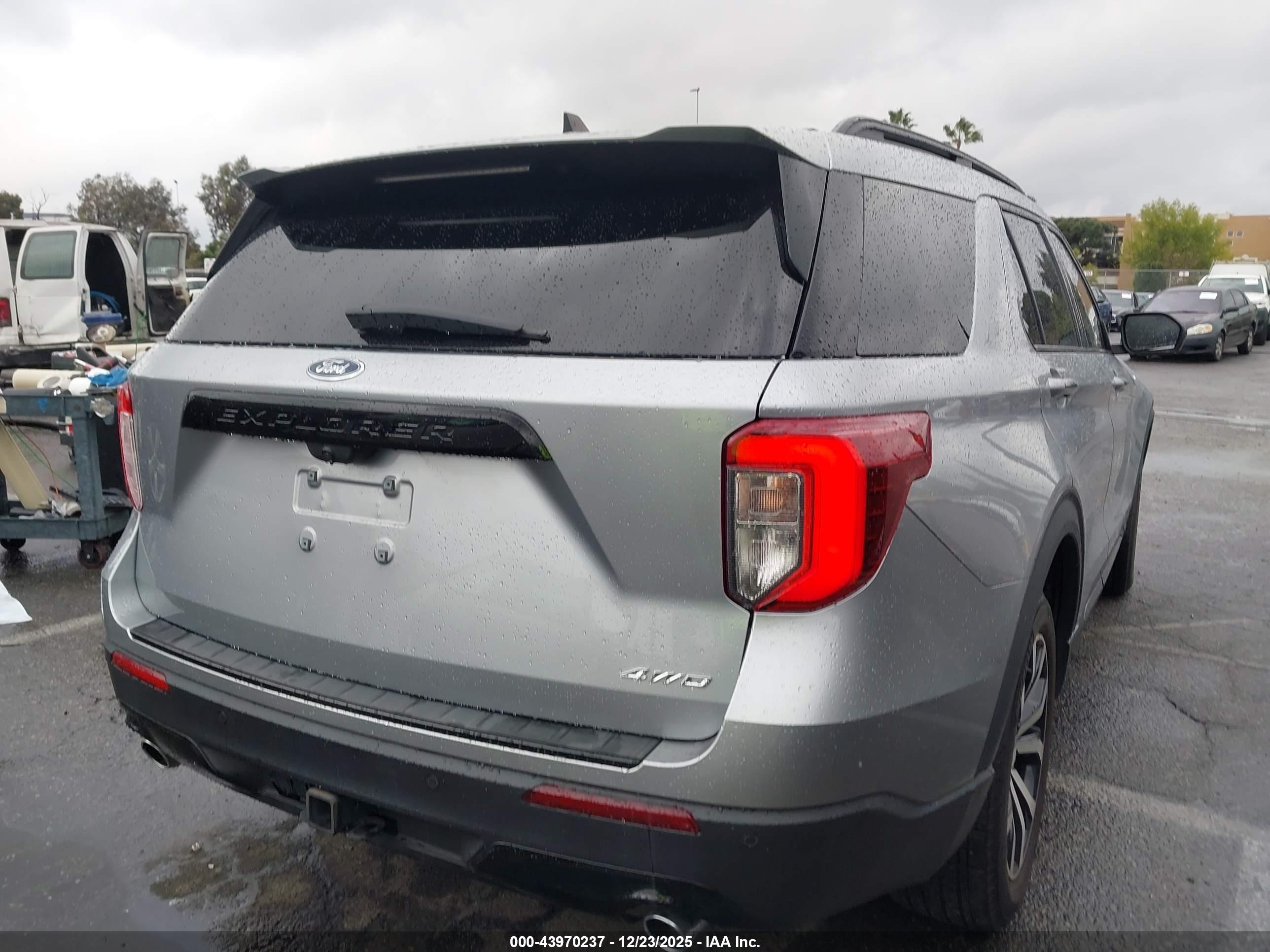FORD EXPLORER image 4