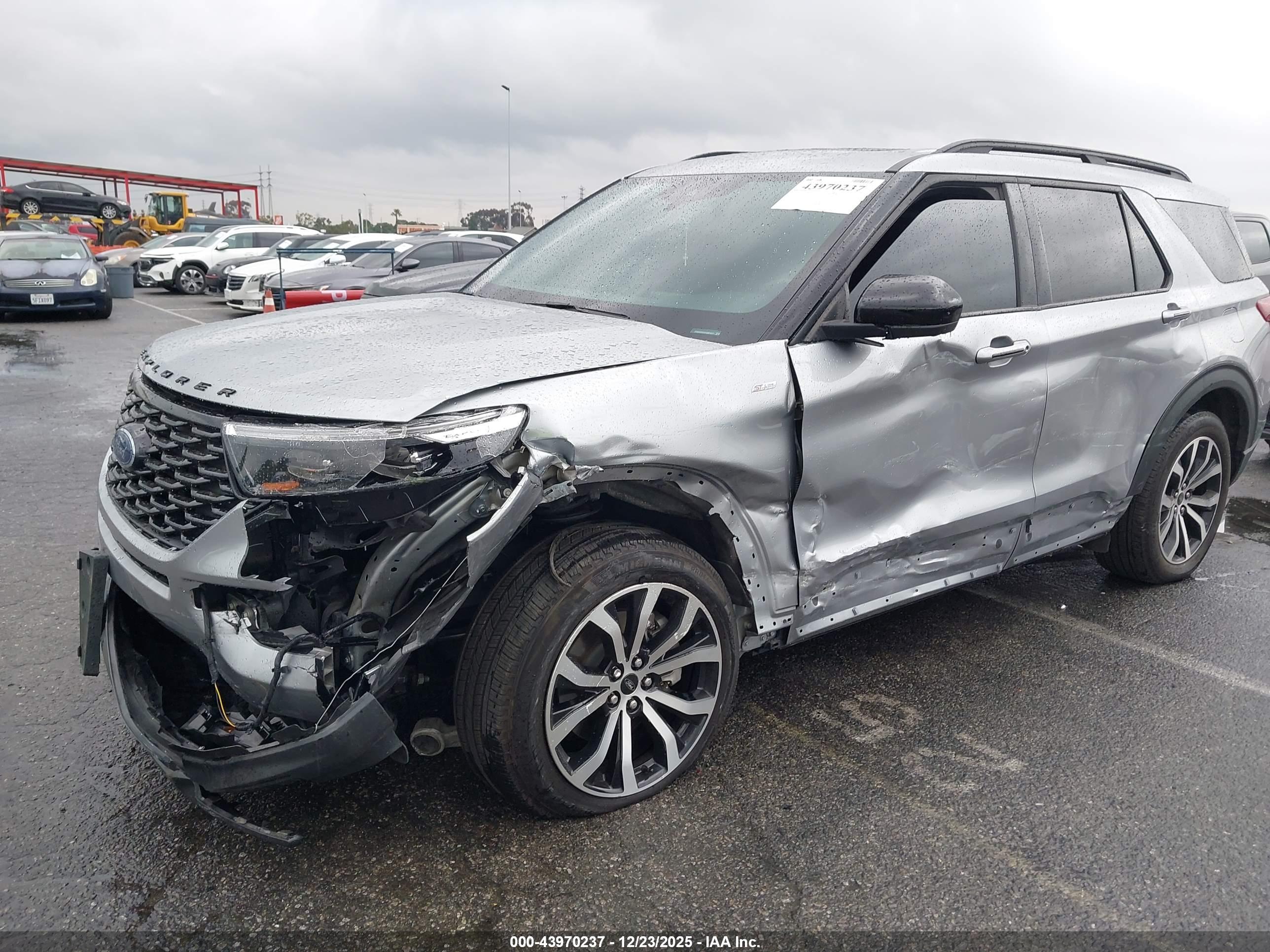 FORD EXPLORER image 6
