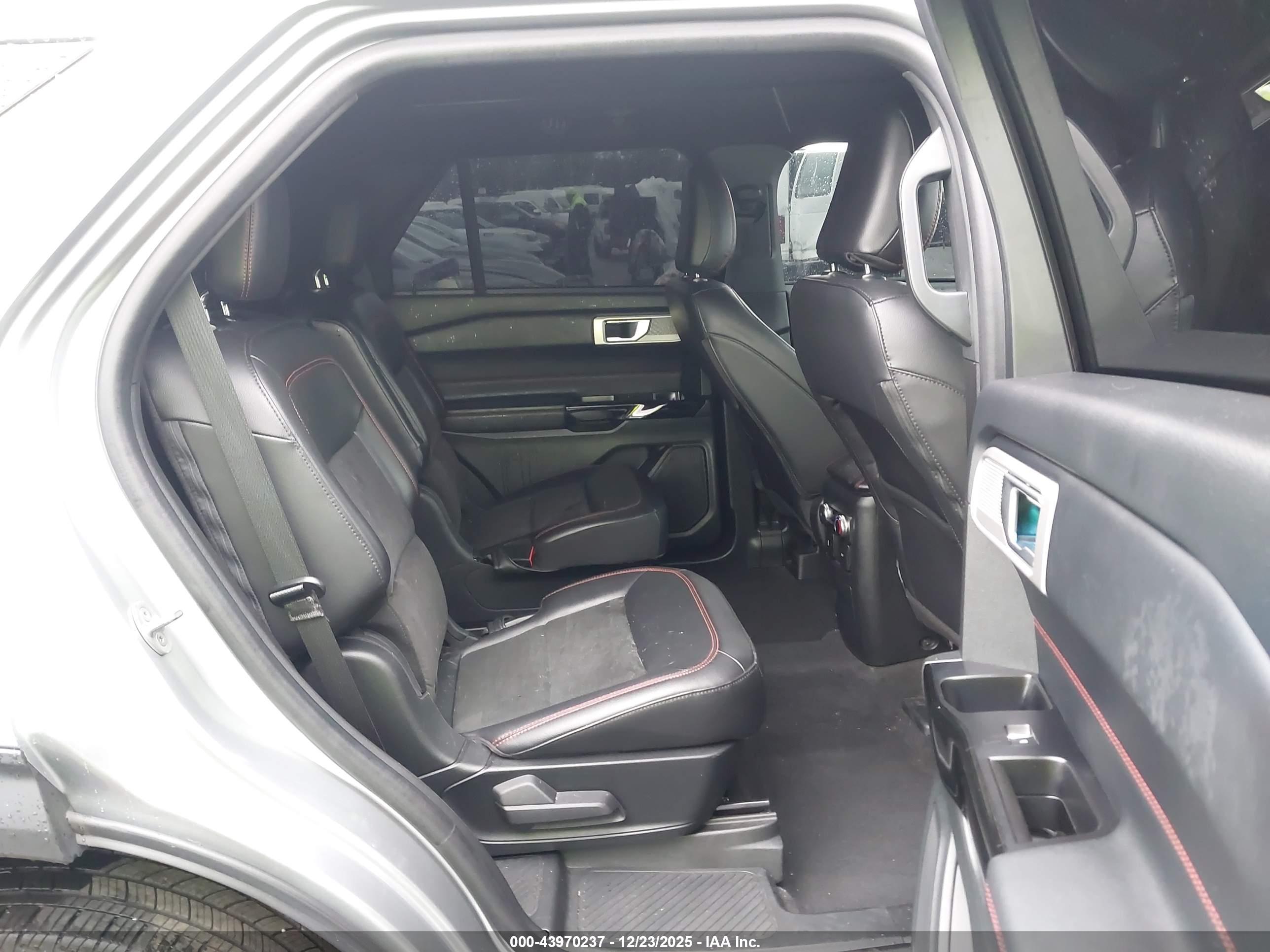 FORD EXPLORER image 8