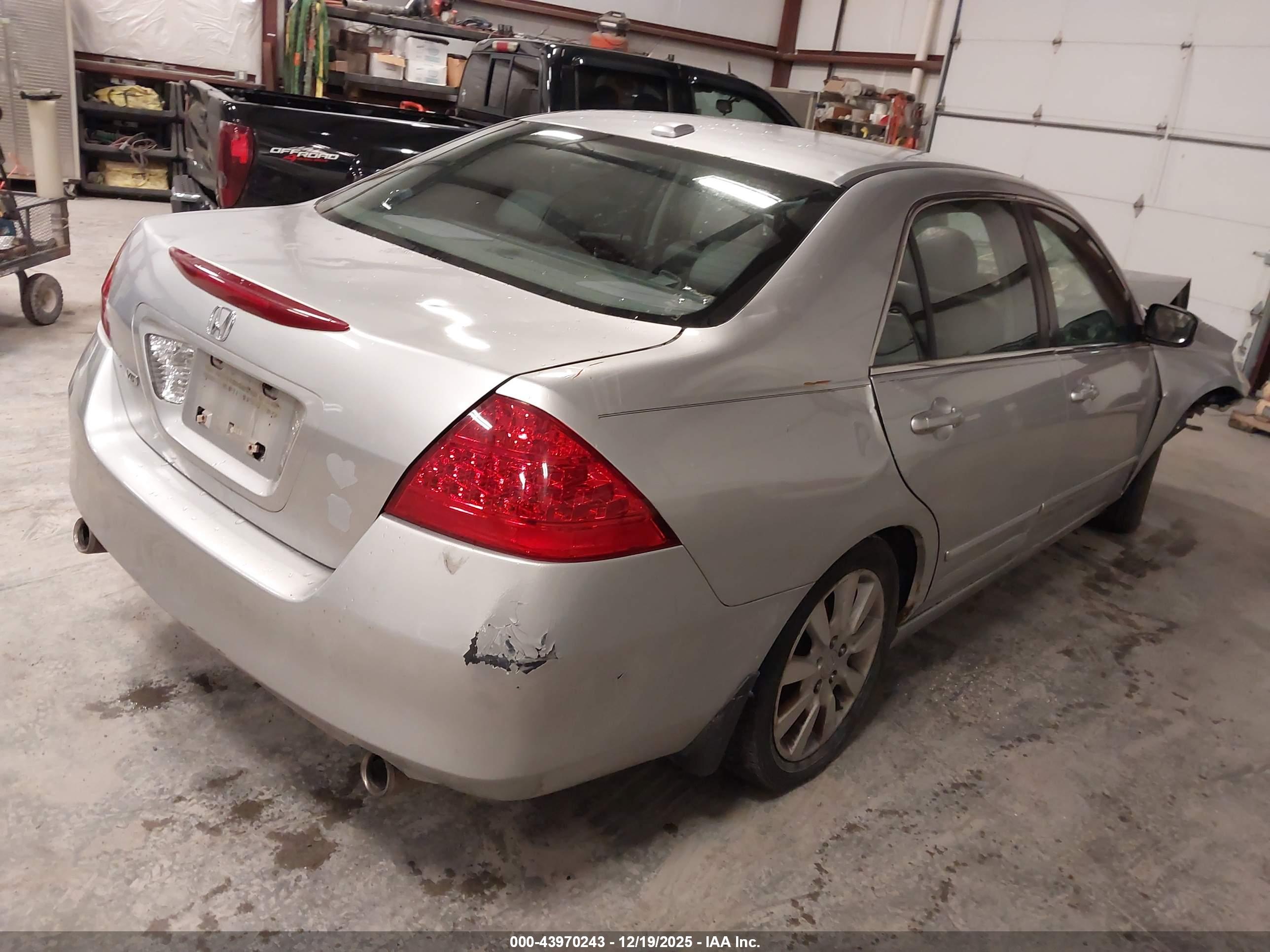 HONDA ACCORD image 4