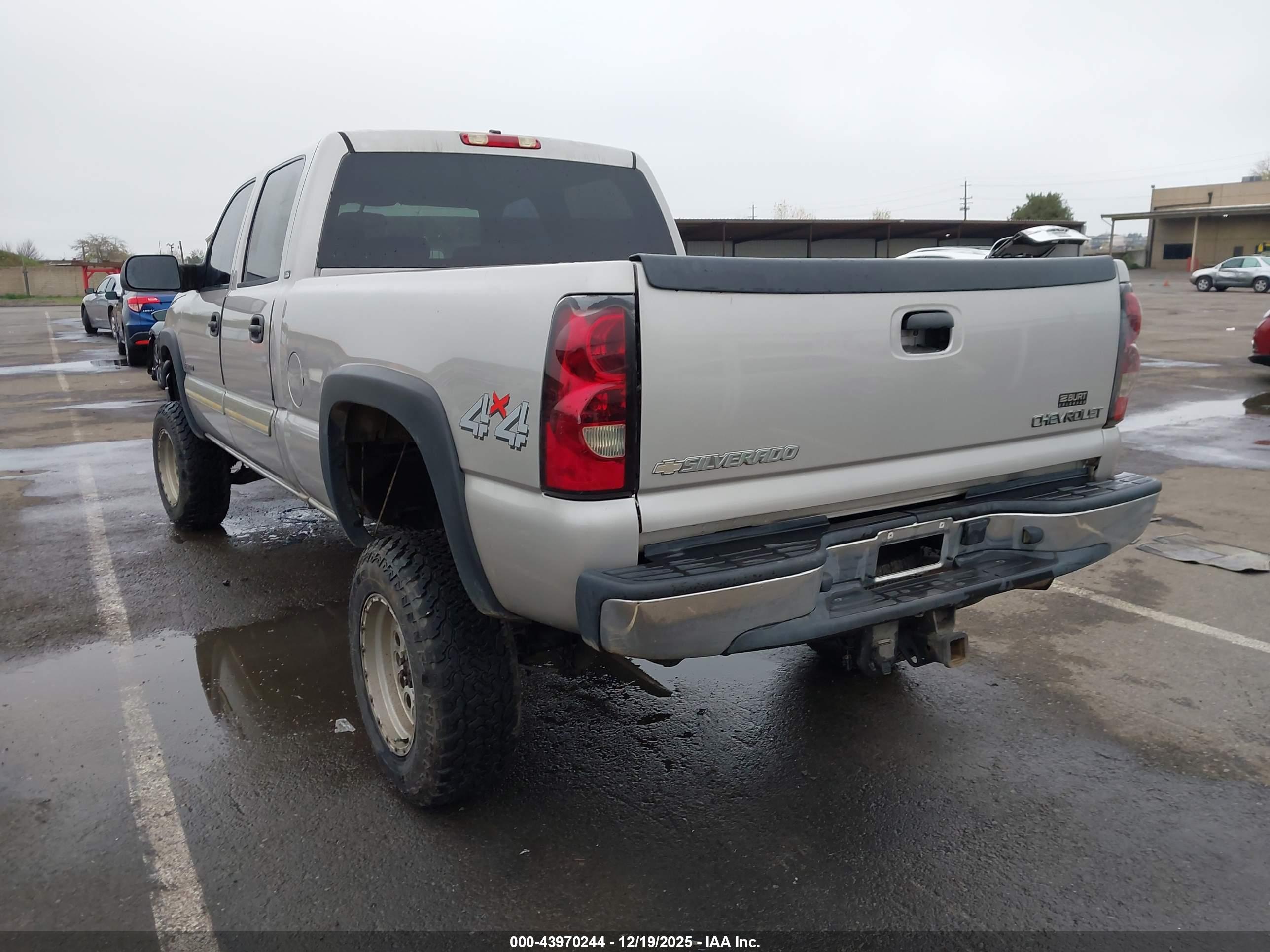 CHEVROLET SILVERADO image 3