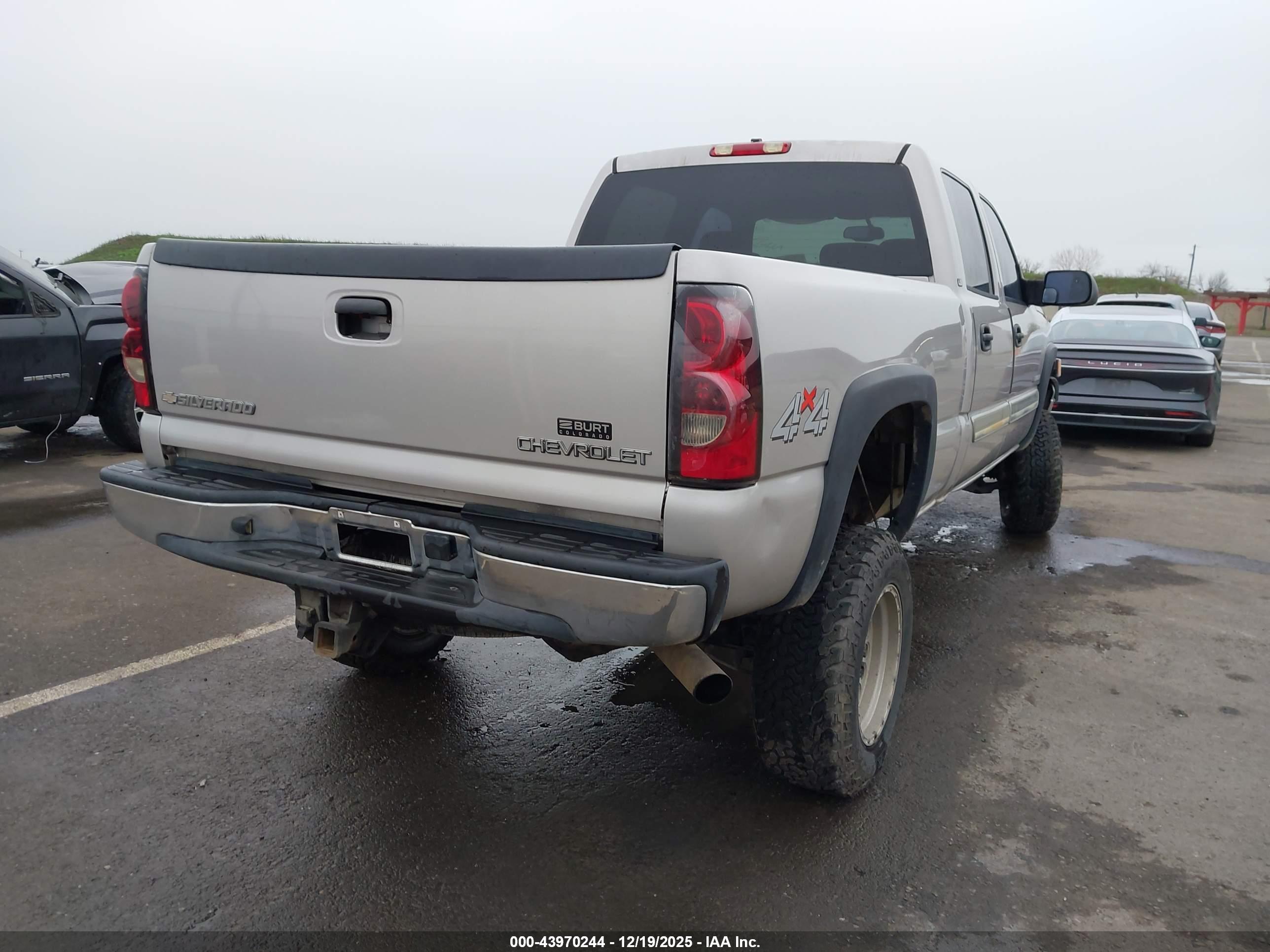 CHEVROLET SILVERADO image 4