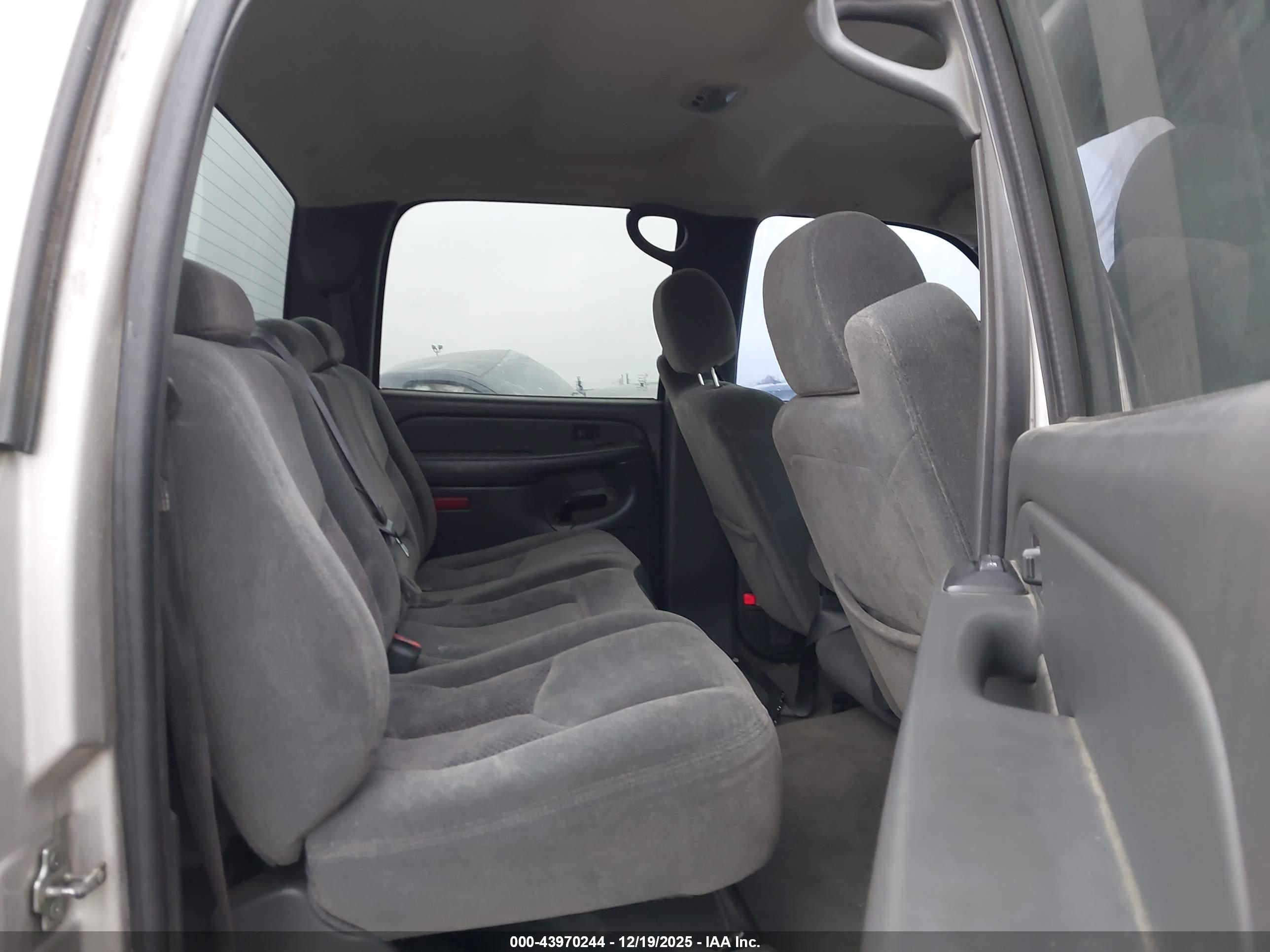 CHEVROLET SILVERADO image 8