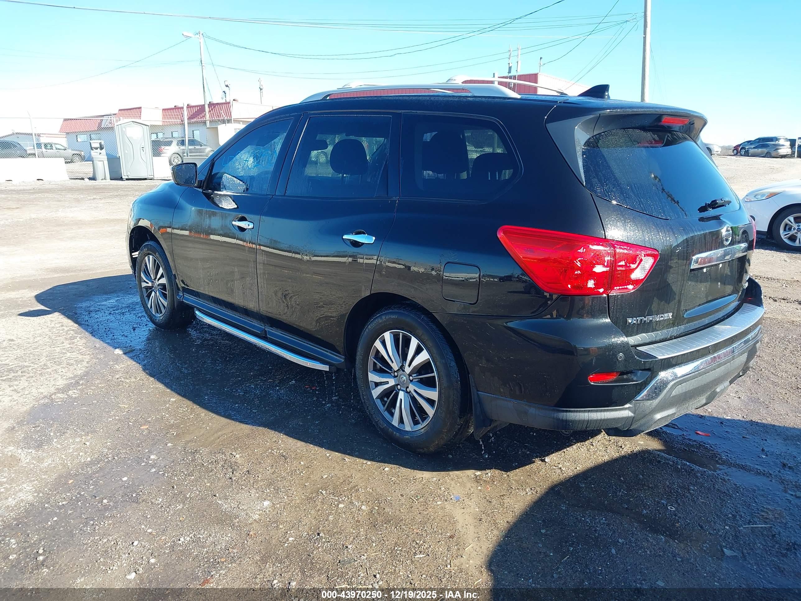 NISSAN PATHFINDER image 3