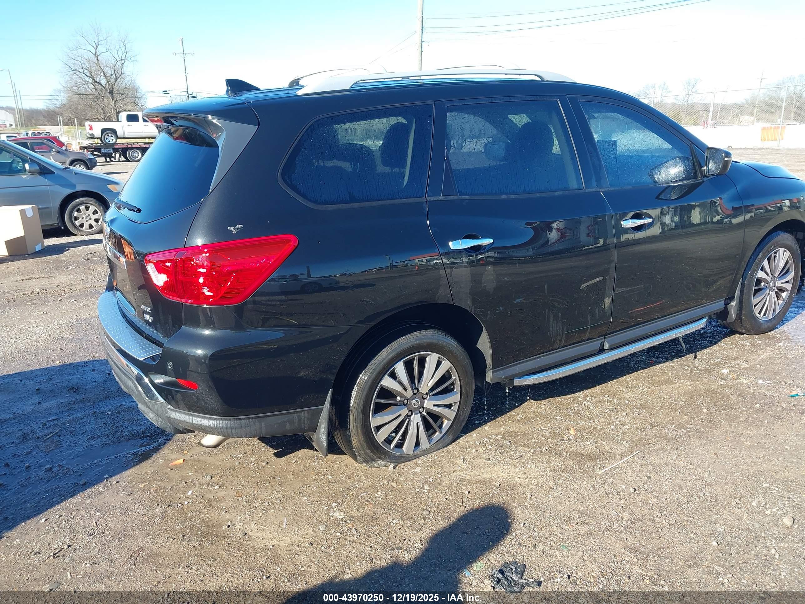 NISSAN PATHFINDER image 4