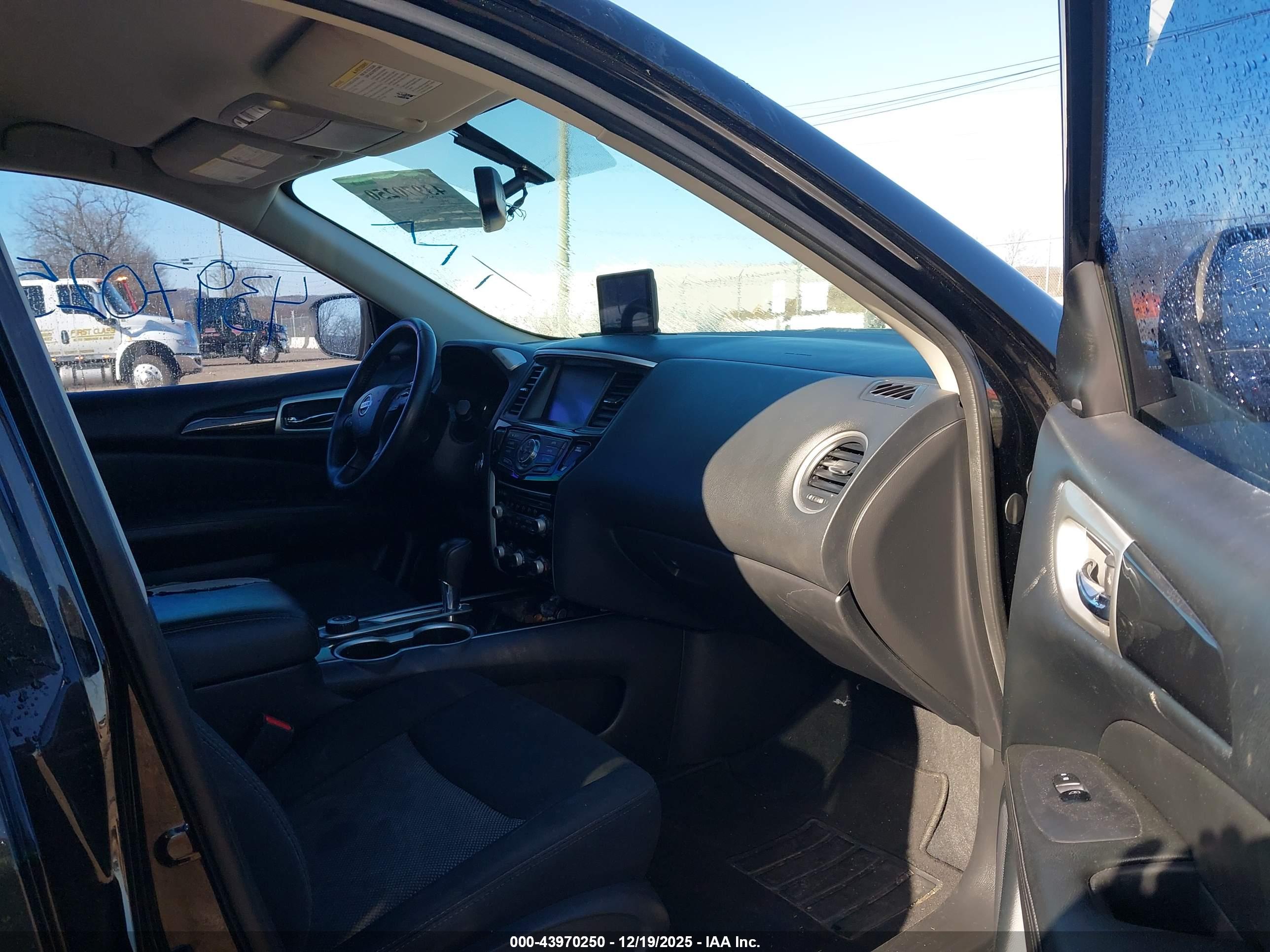 NISSAN PATHFINDER image 5