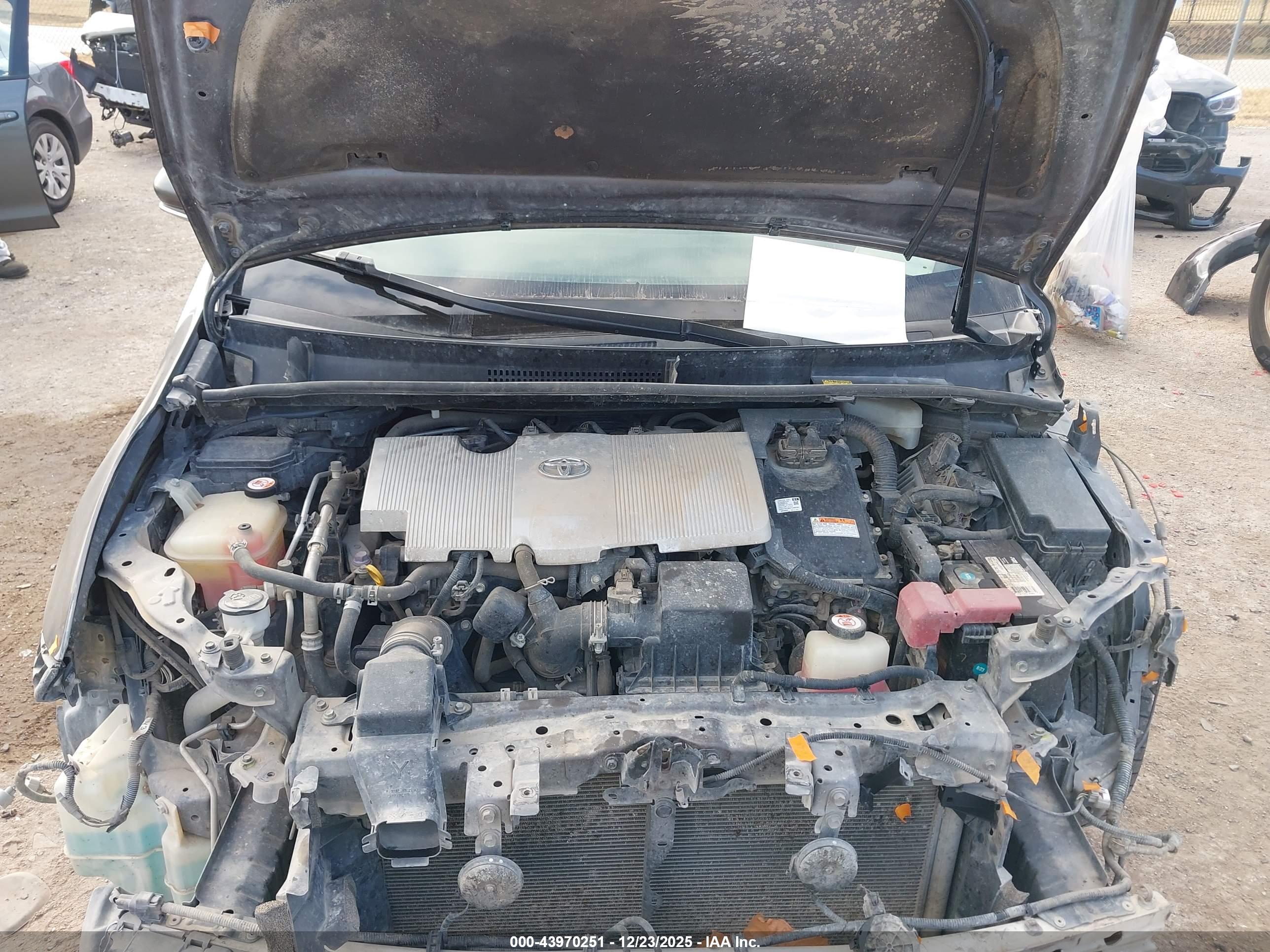 TOYOTA PRIUS image 10