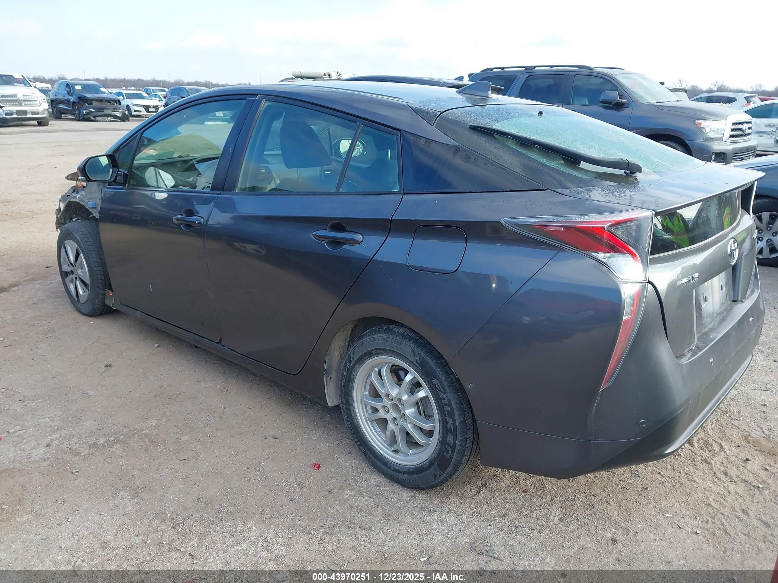 TOYOTA PRIUS image 3