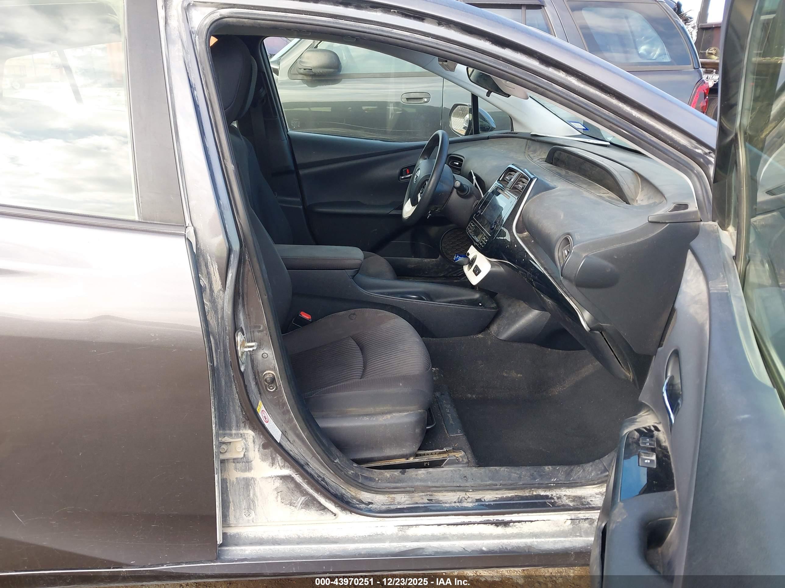 TOYOTA PRIUS image 5