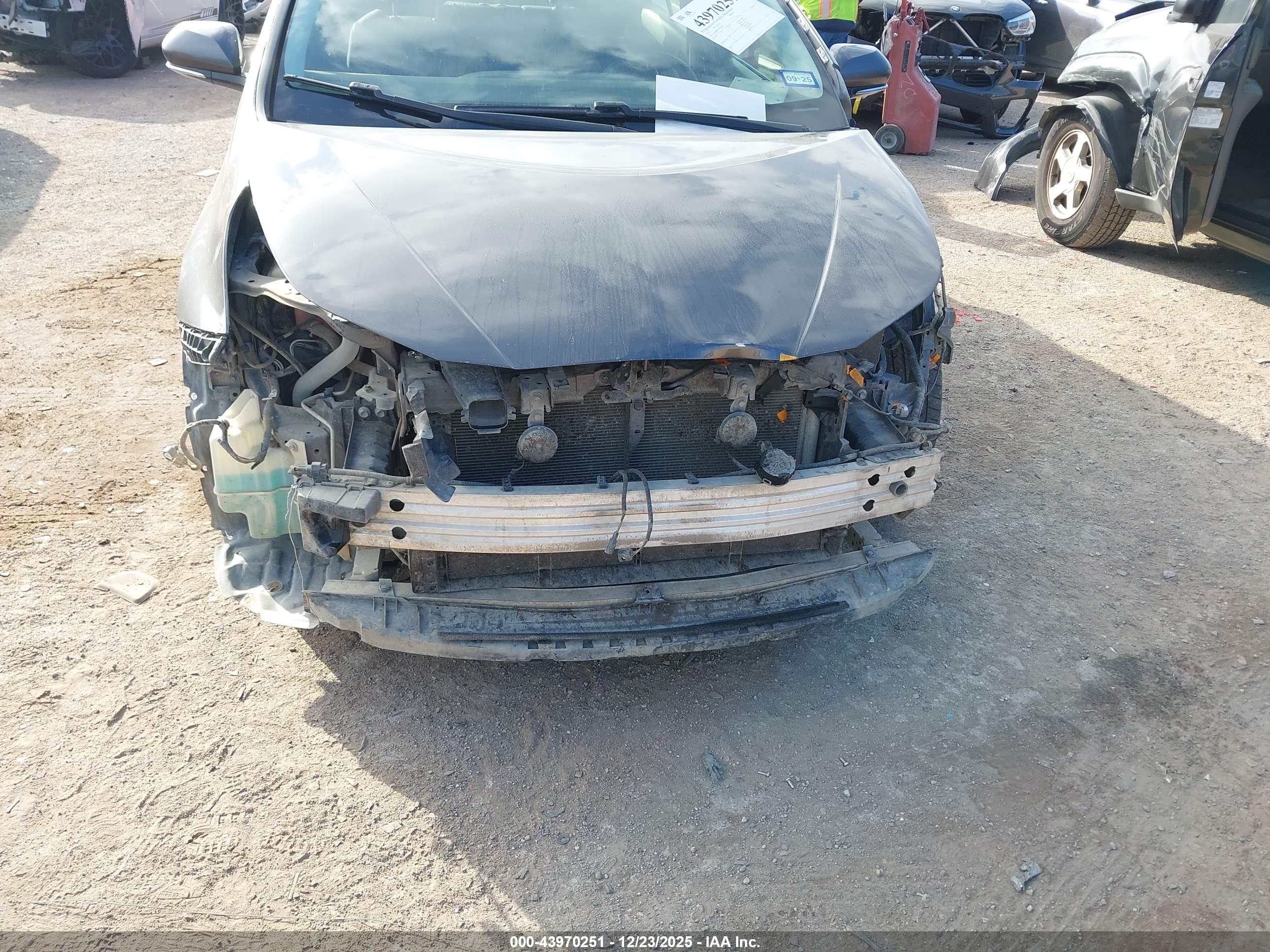 TOYOTA PRIUS image 6