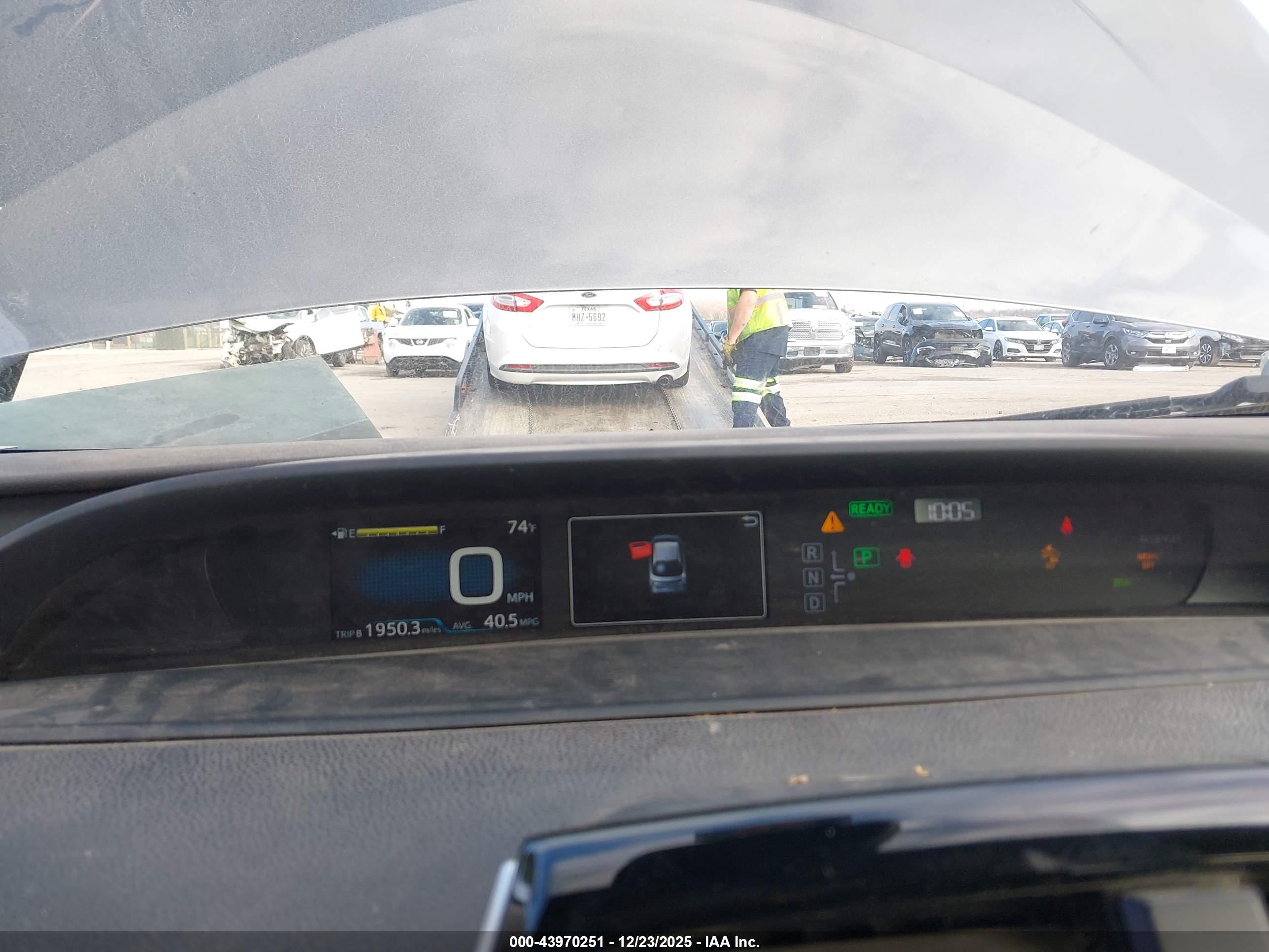 TOYOTA PRIUS image 7