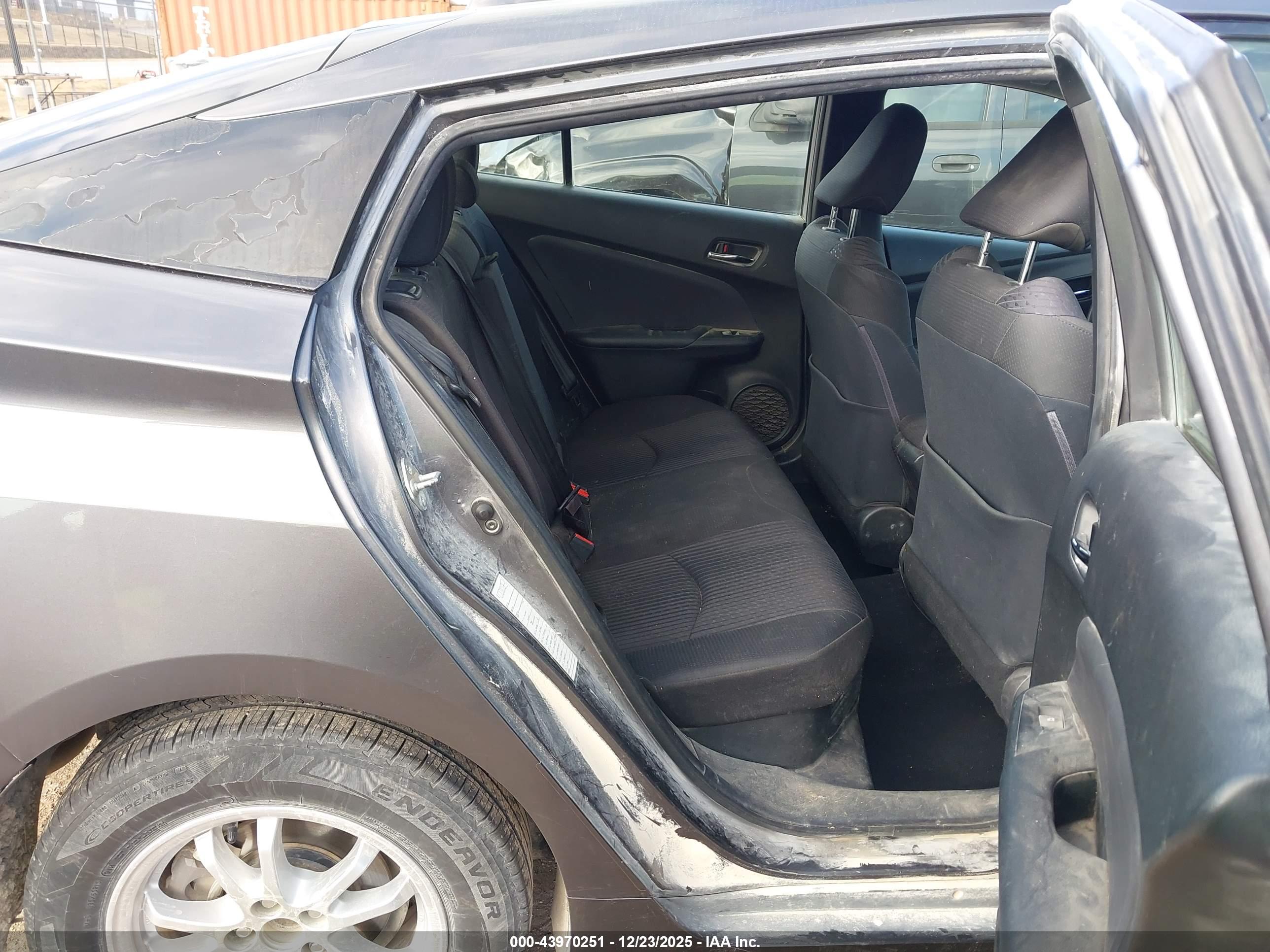 TOYOTA PRIUS image 8