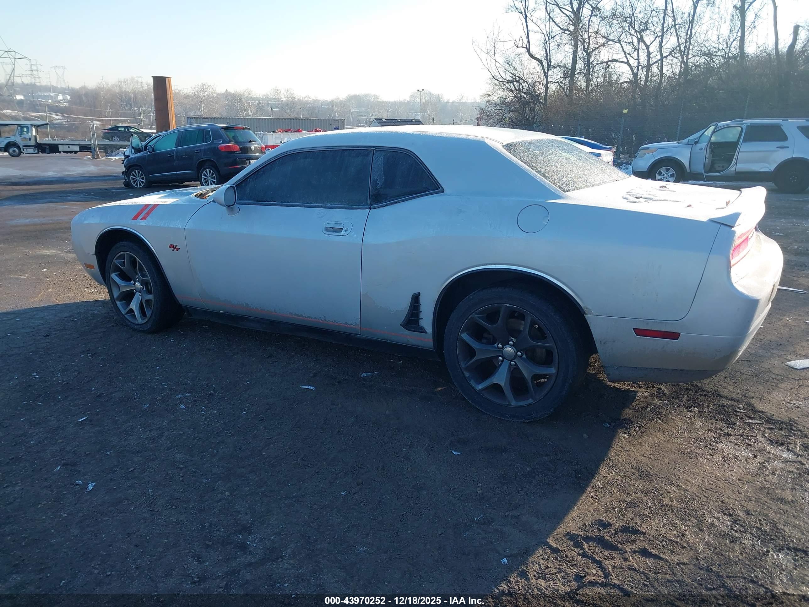 DODGE CHALLENGER image 3
