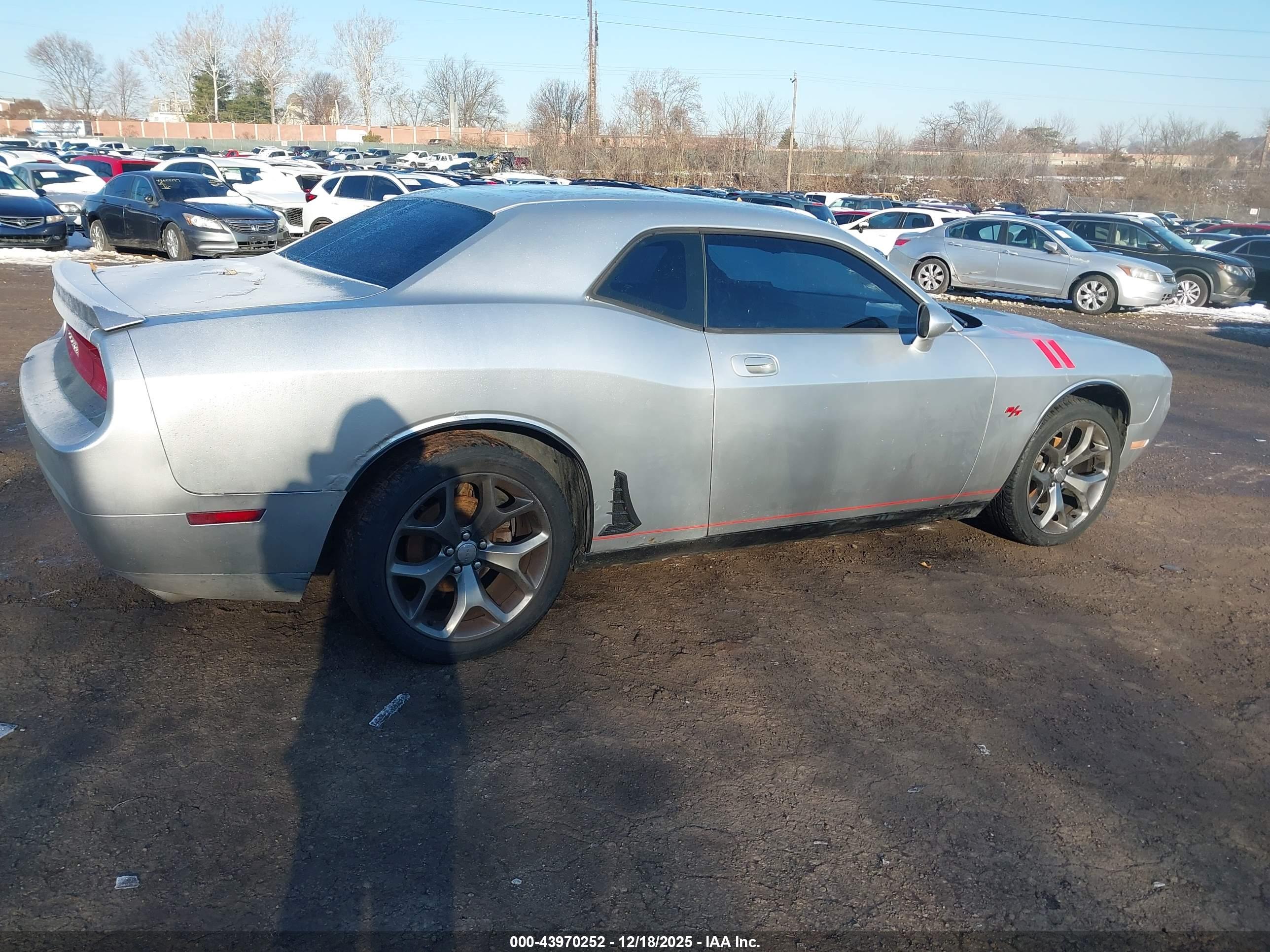 DODGE CHALLENGER image 4