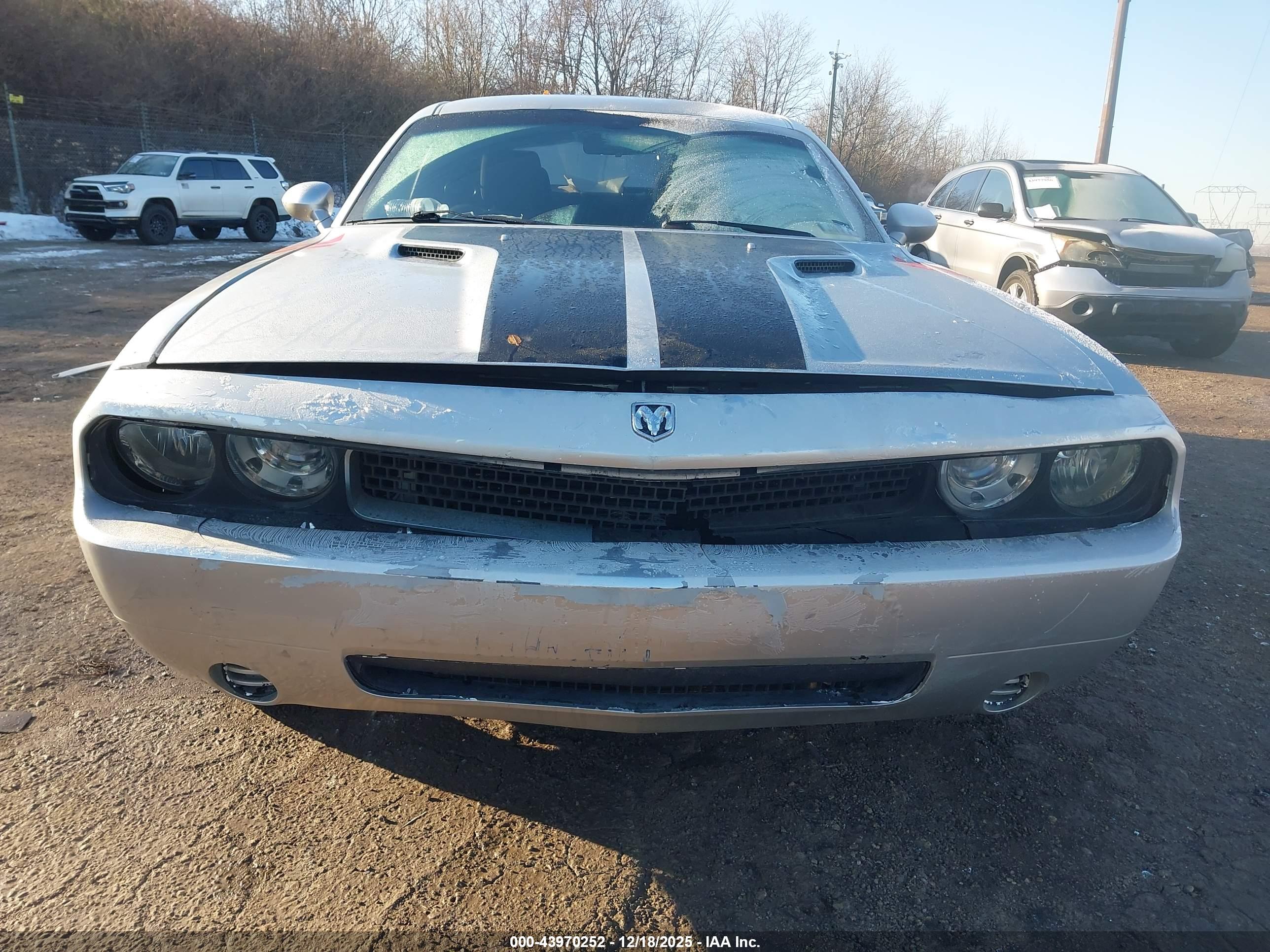 DODGE CHALLENGER image 6