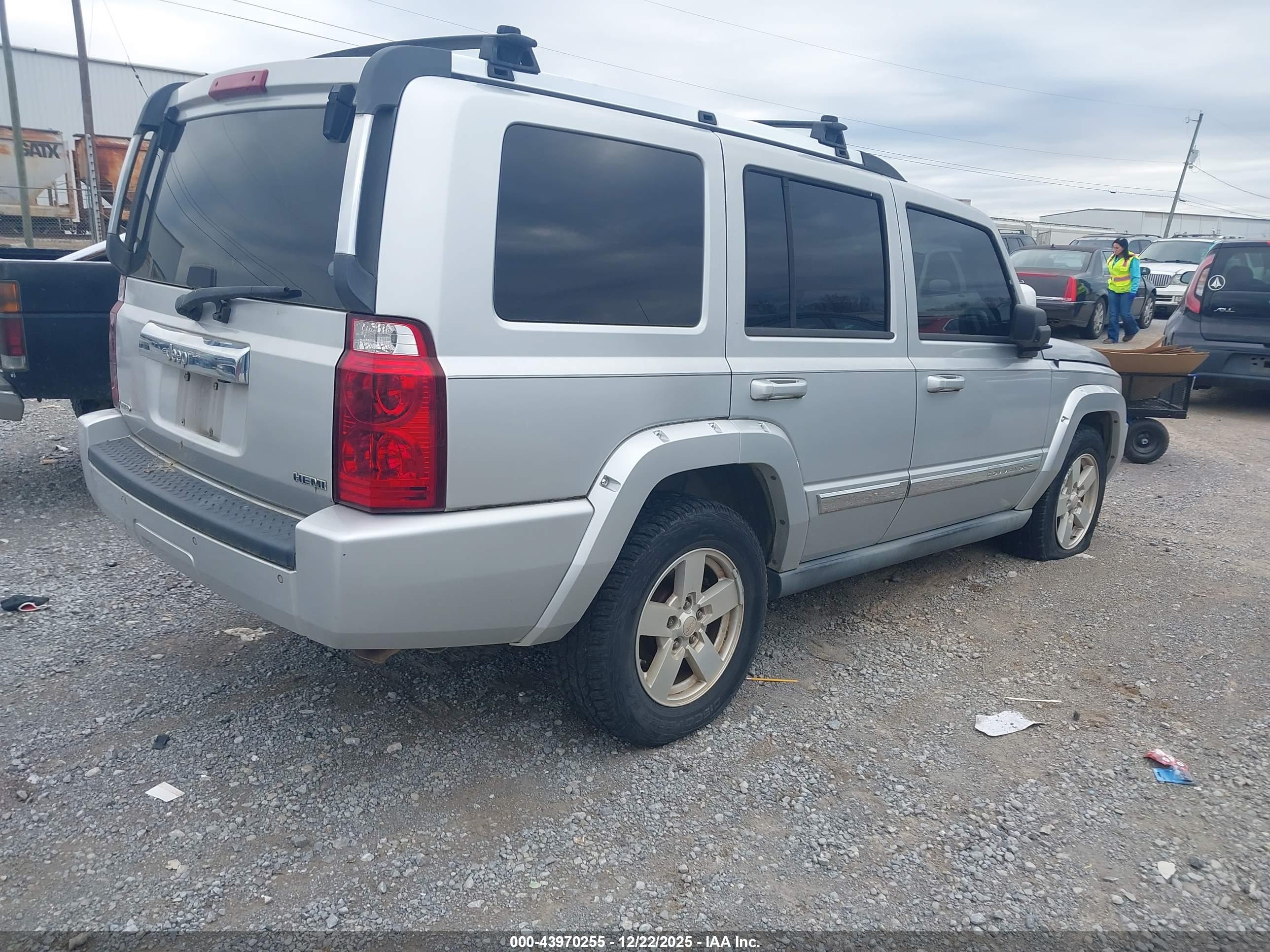 JEEP COMMANDER image 4