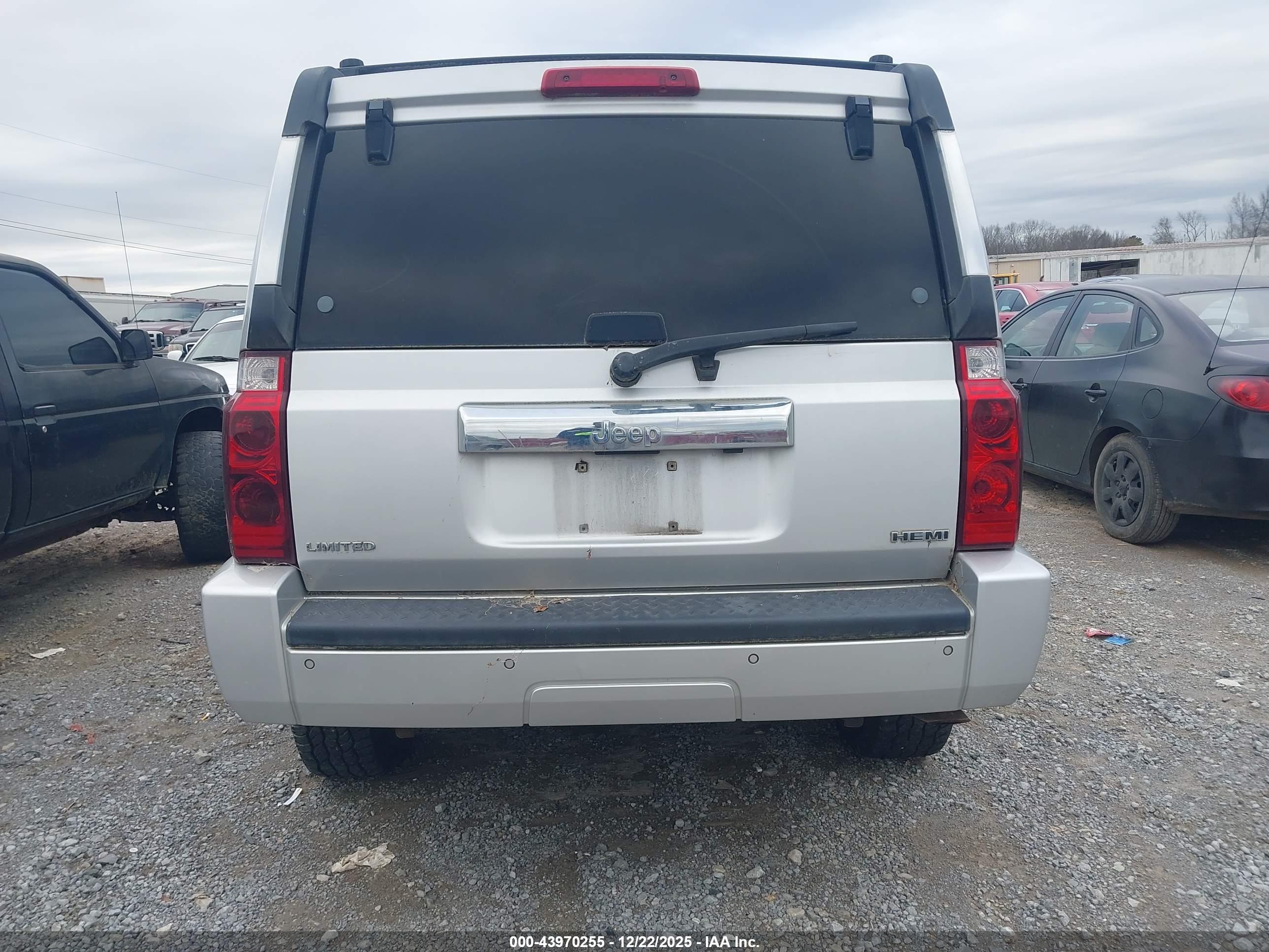 JEEP COMMANDER image 6