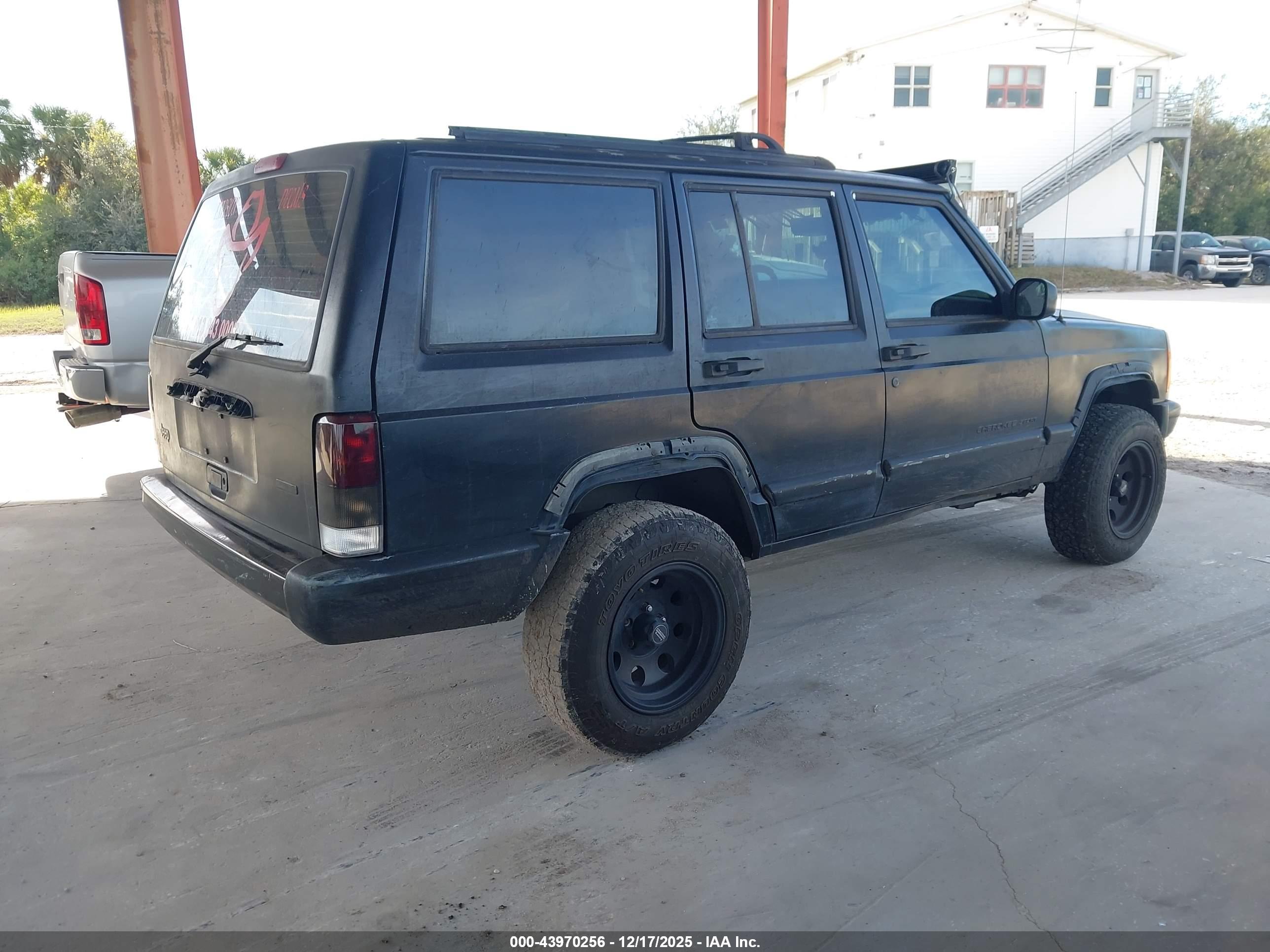 JEEP CHEROKEE image 4