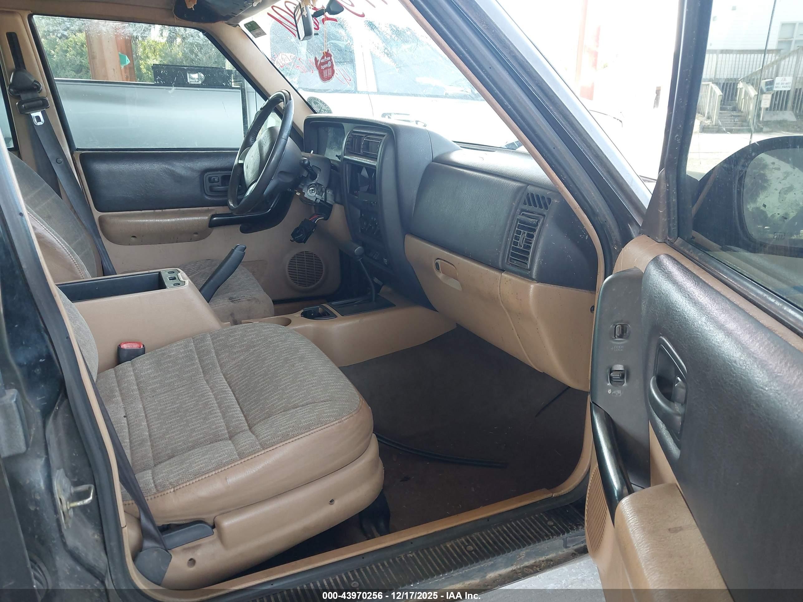JEEP CHEROKEE image 5