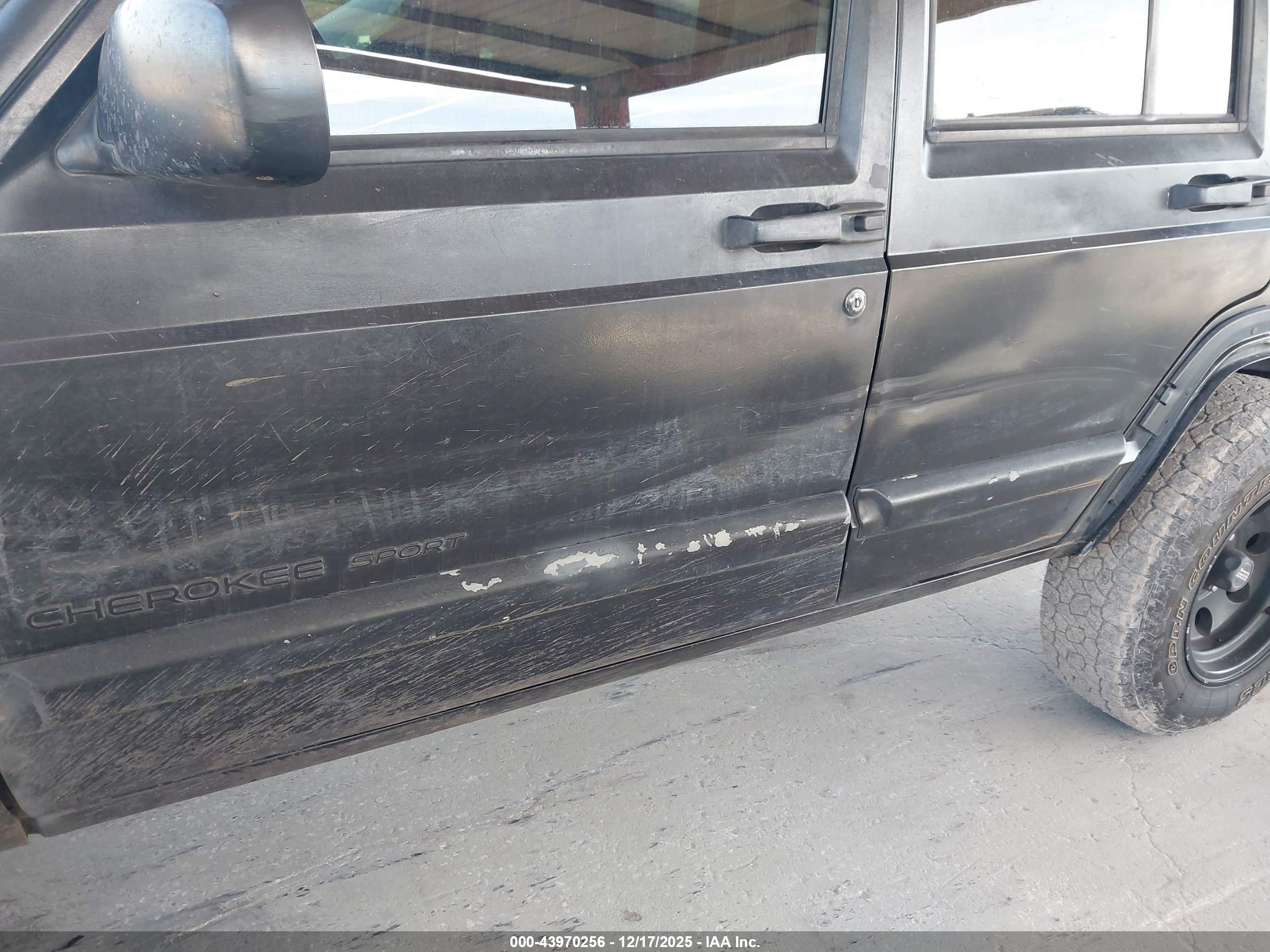 JEEP CHEROKEE image 6