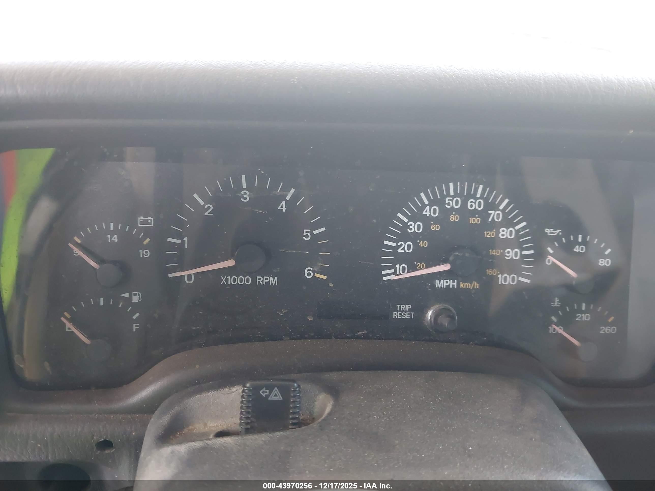 JEEP CHEROKEE image 7