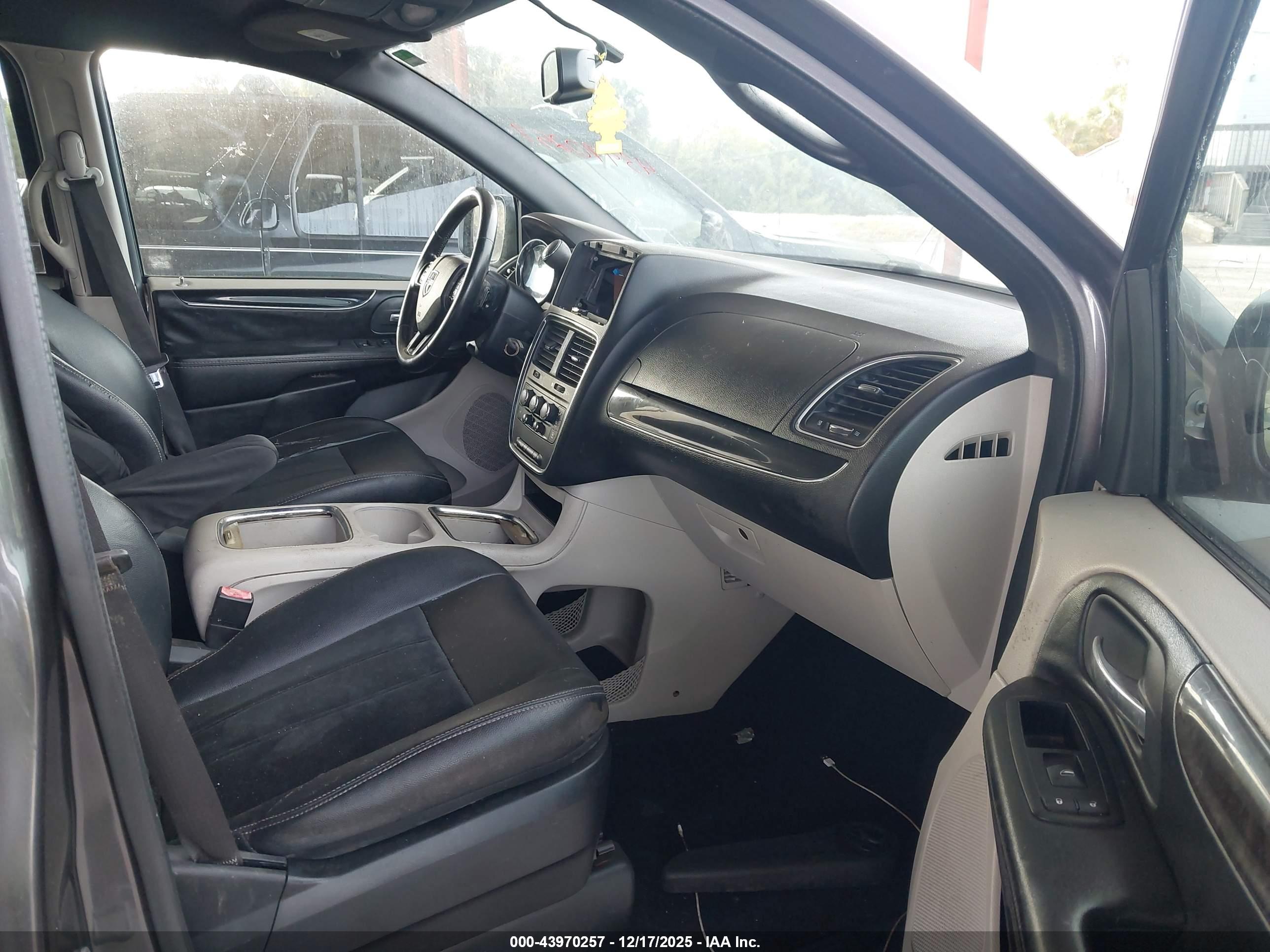 DODGE GRAND image 5