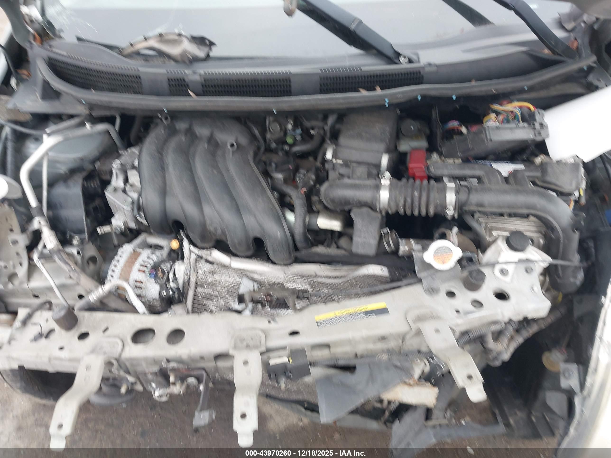 NISSAN VERSA image 10