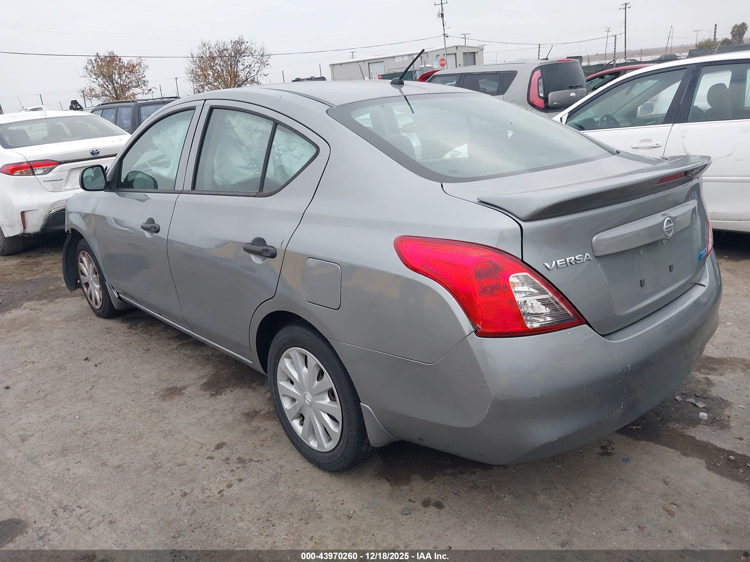 NISSAN VERSA image 3