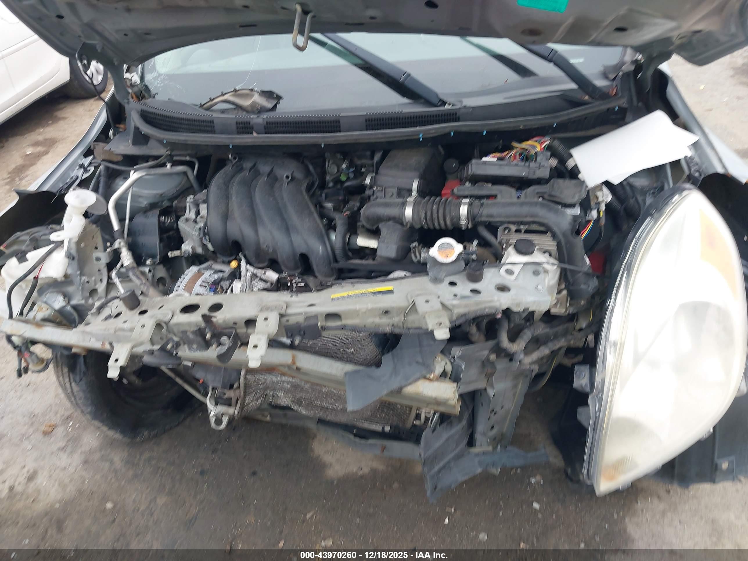 NISSAN VERSA image 6