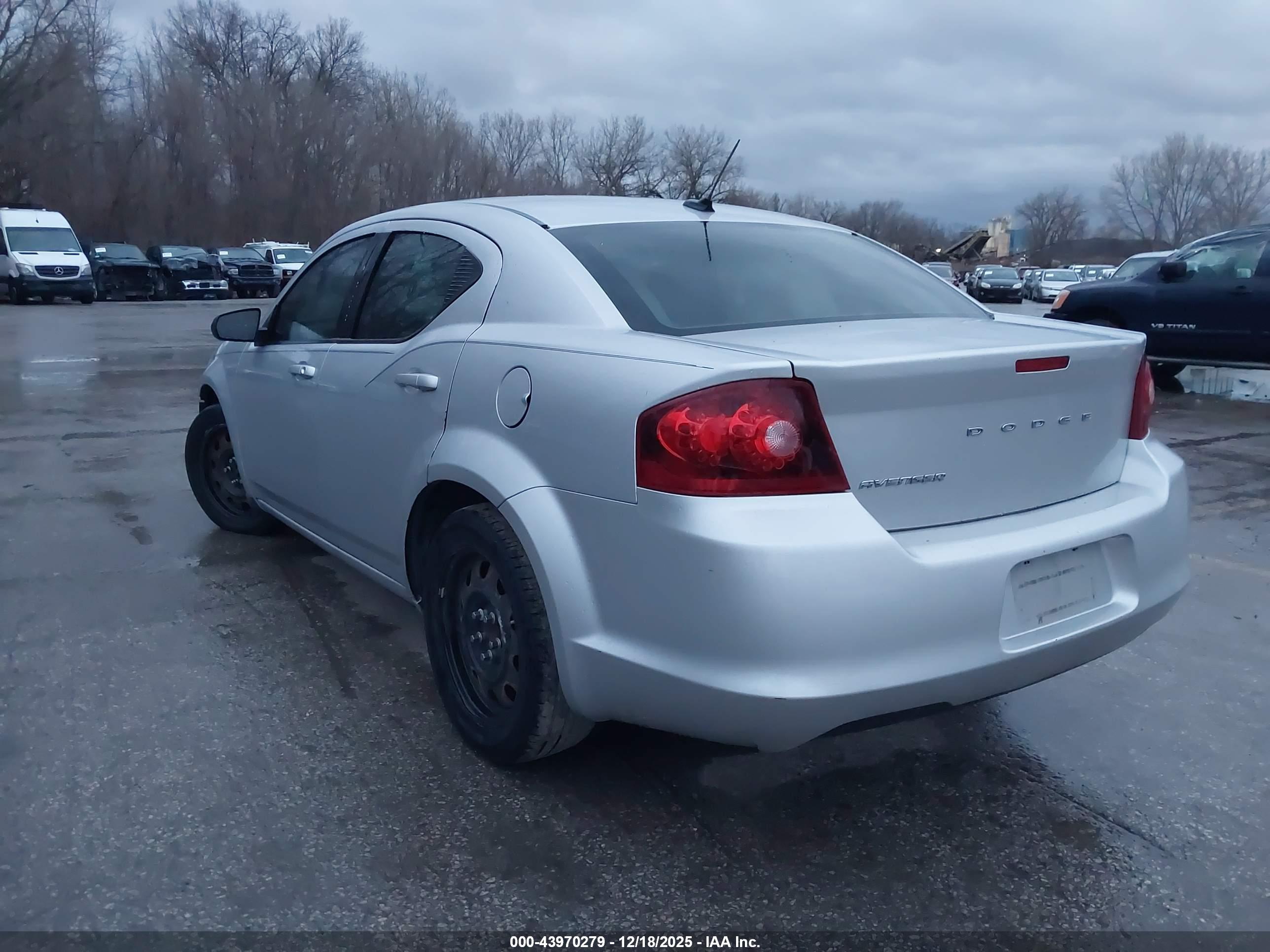 DODGE AVENGER image 3