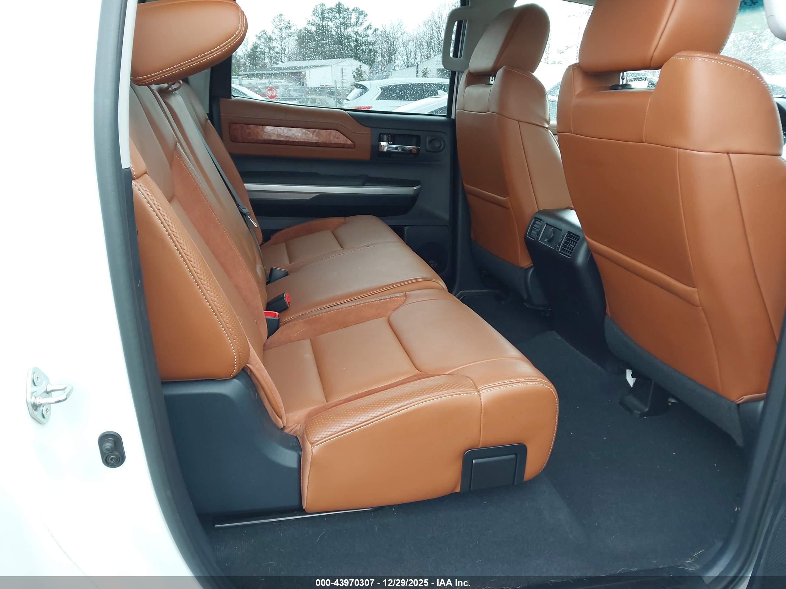 TOYOTA TUNDRA image 8