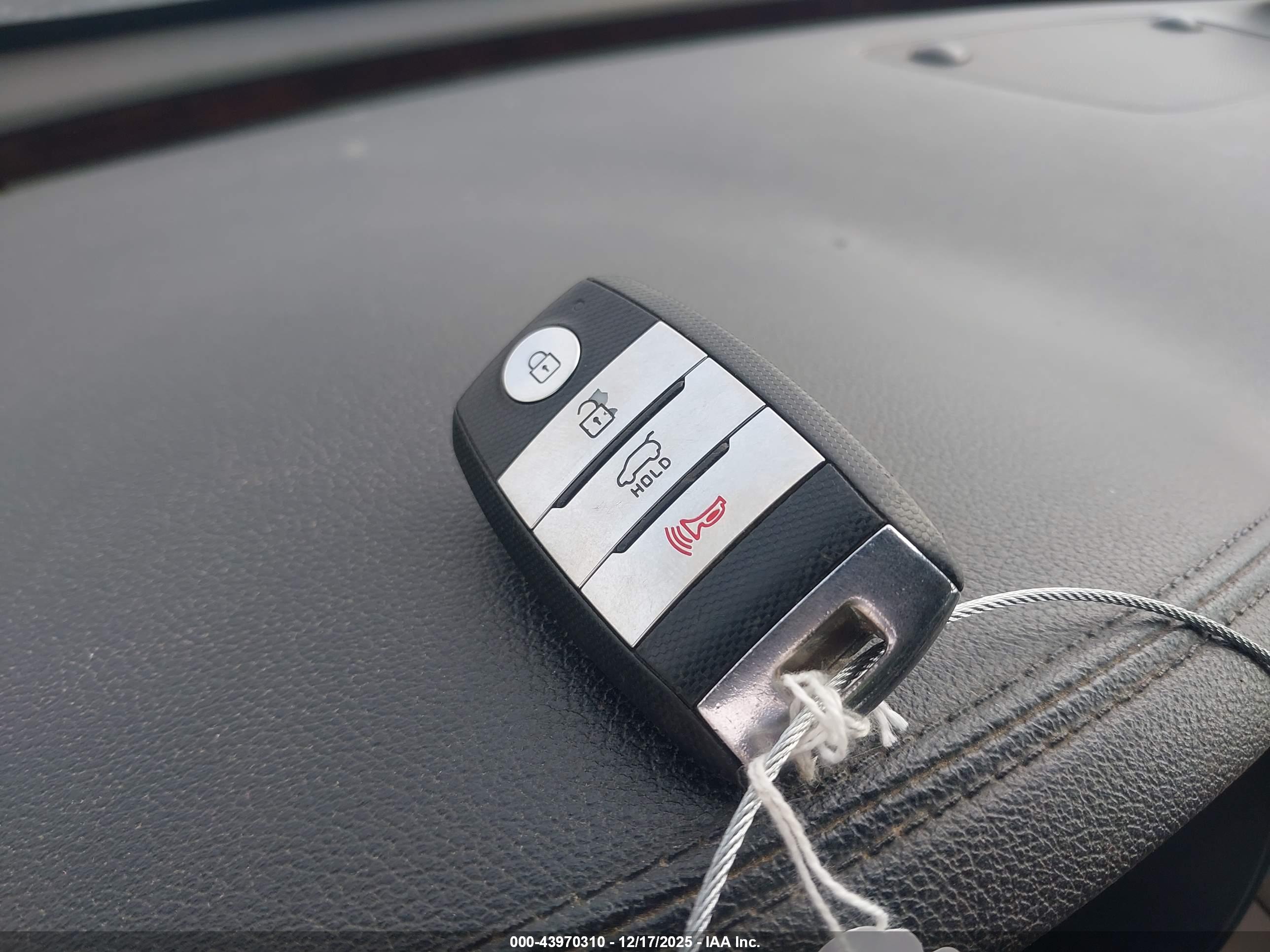 KIA SORENTO image 11