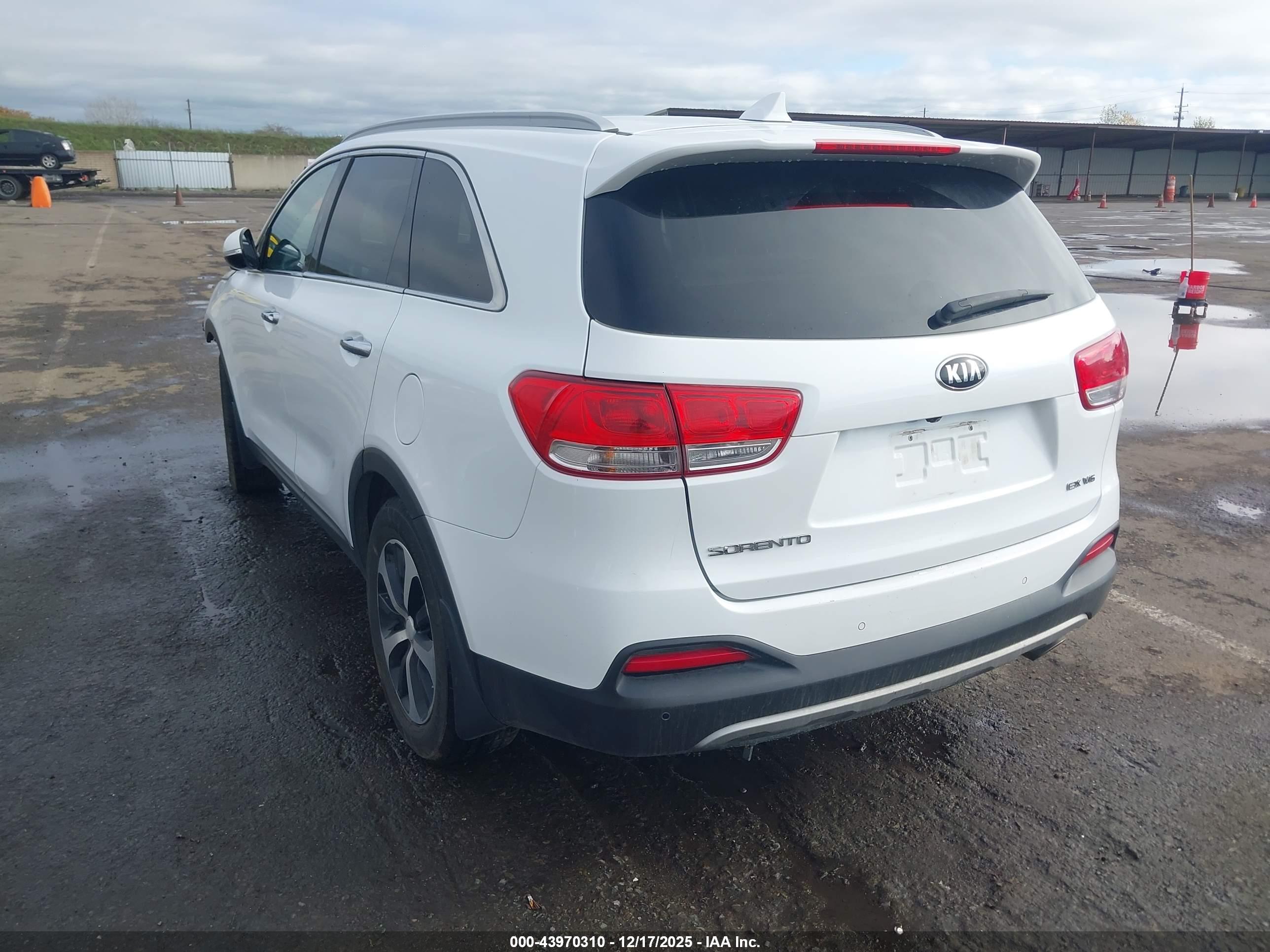 KIA SORENTO image 3