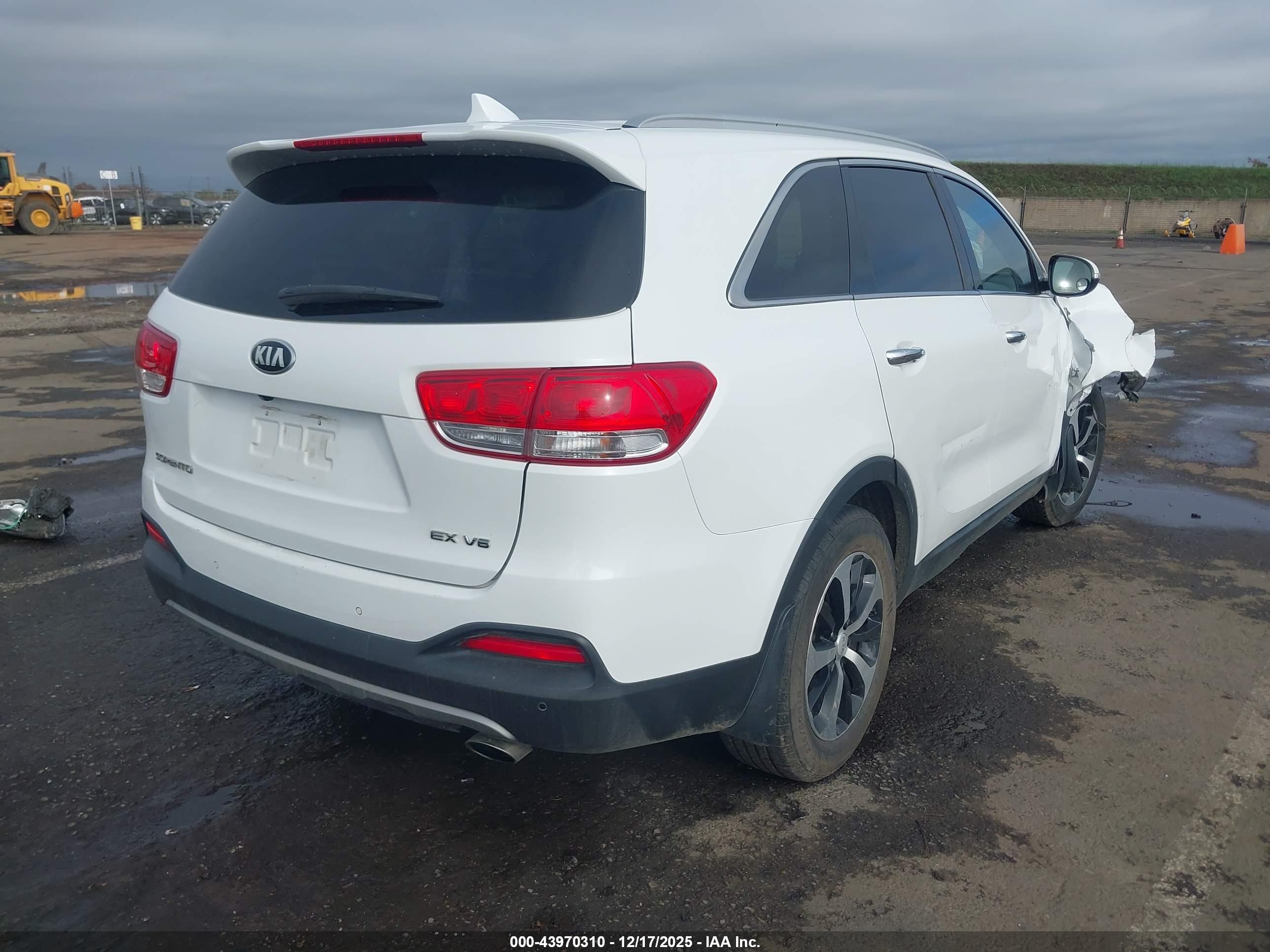 KIA SORENTO image 4