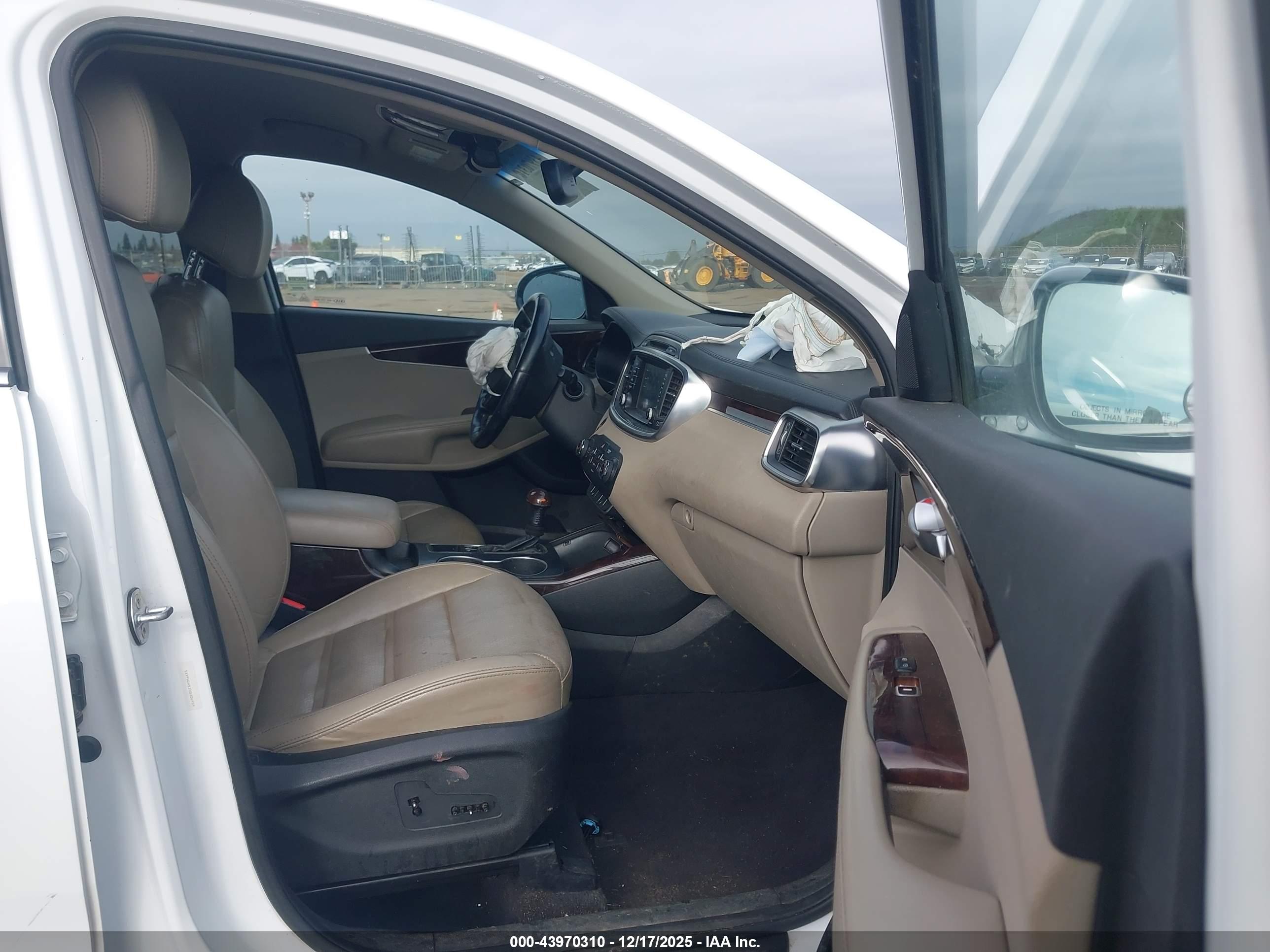 KIA SORENTO image 5