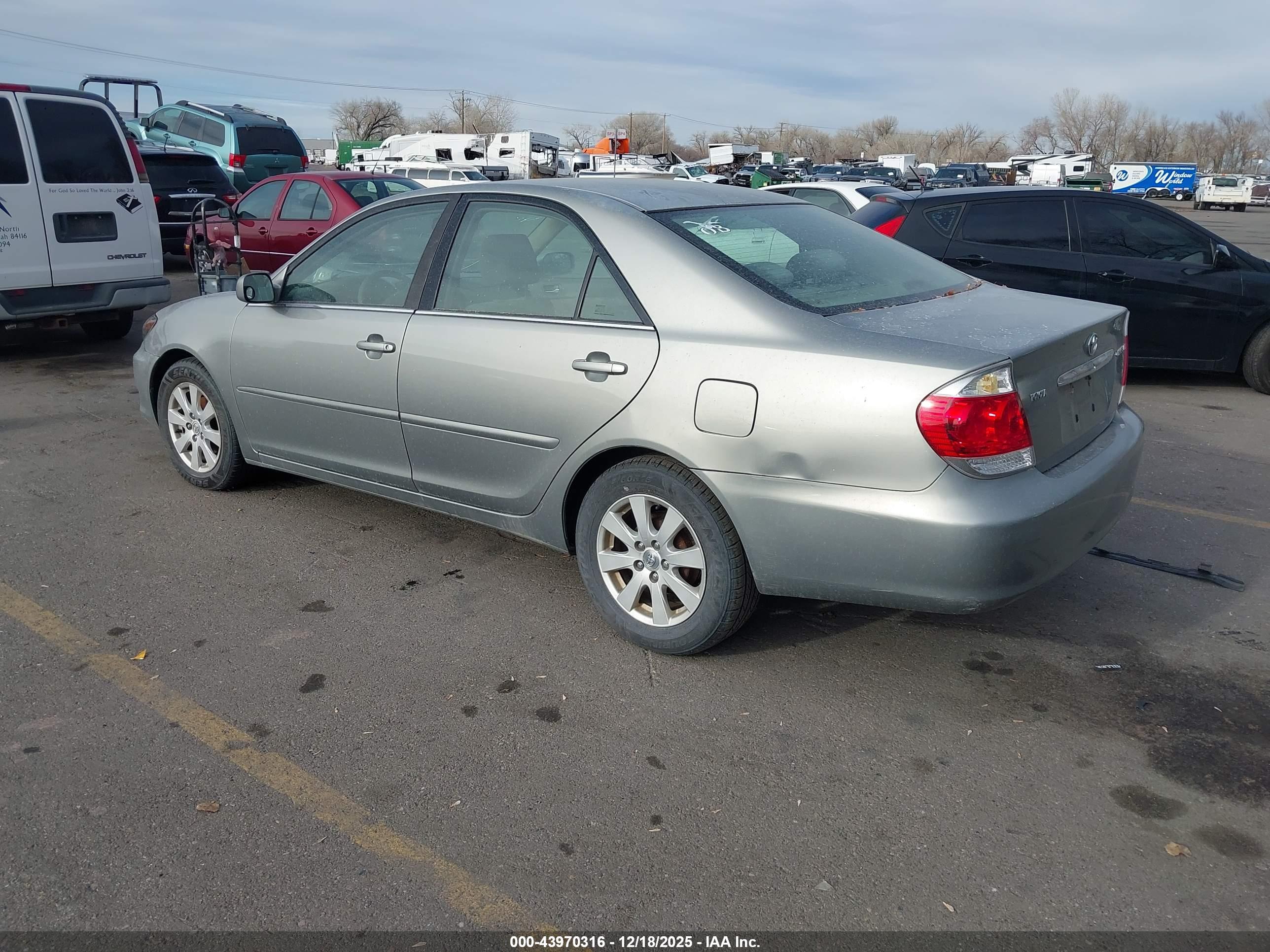 TOYOTA CAMRY image 3