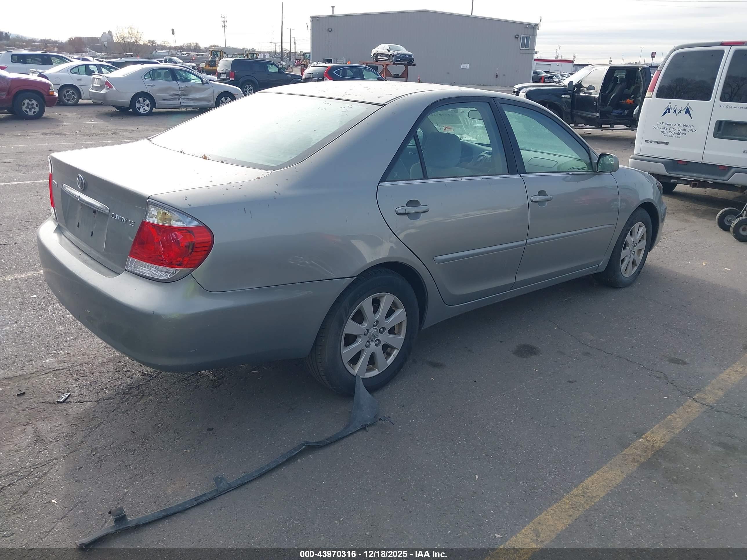 TOYOTA CAMRY image 4