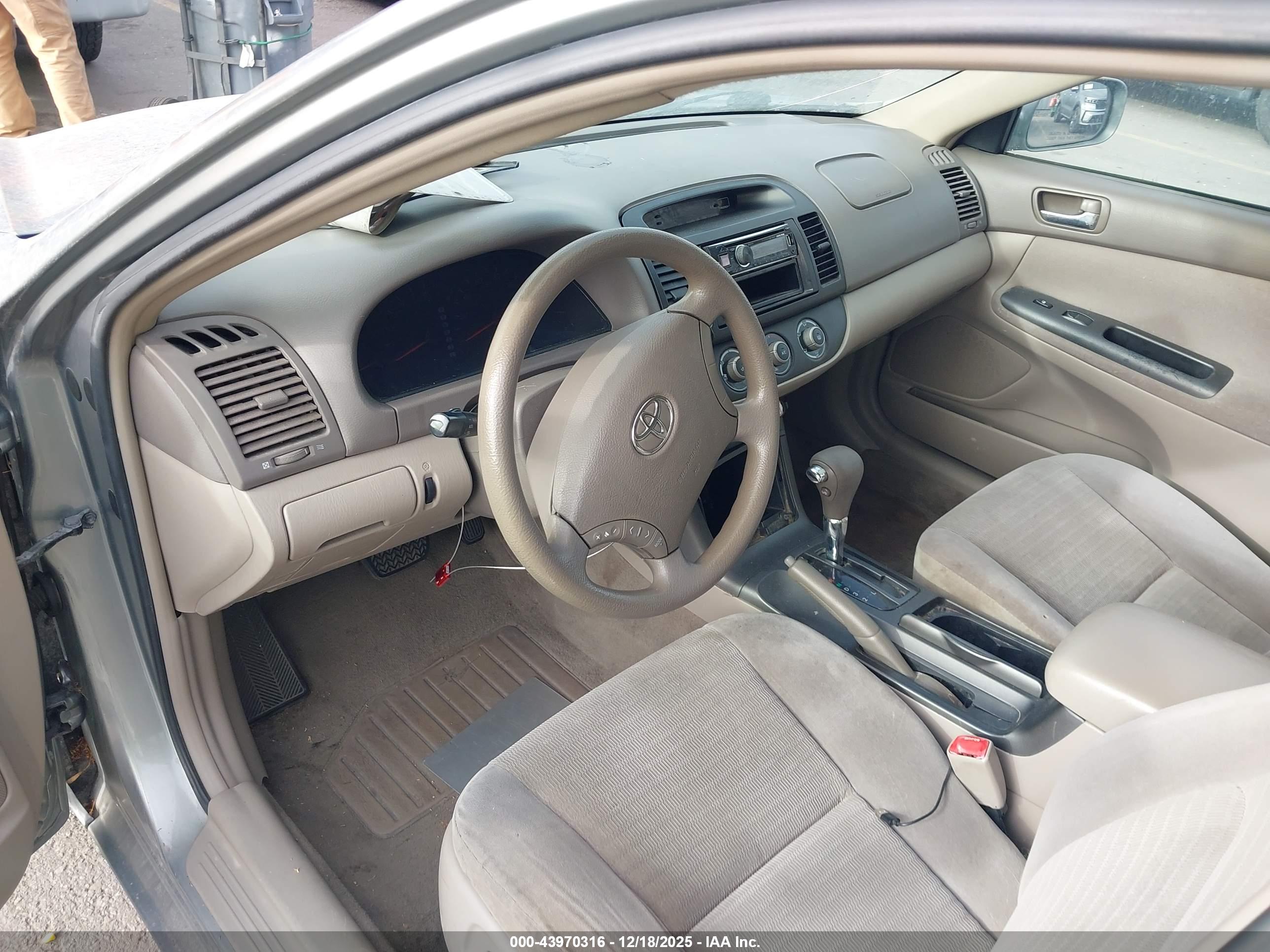 TOYOTA CAMRY image 5