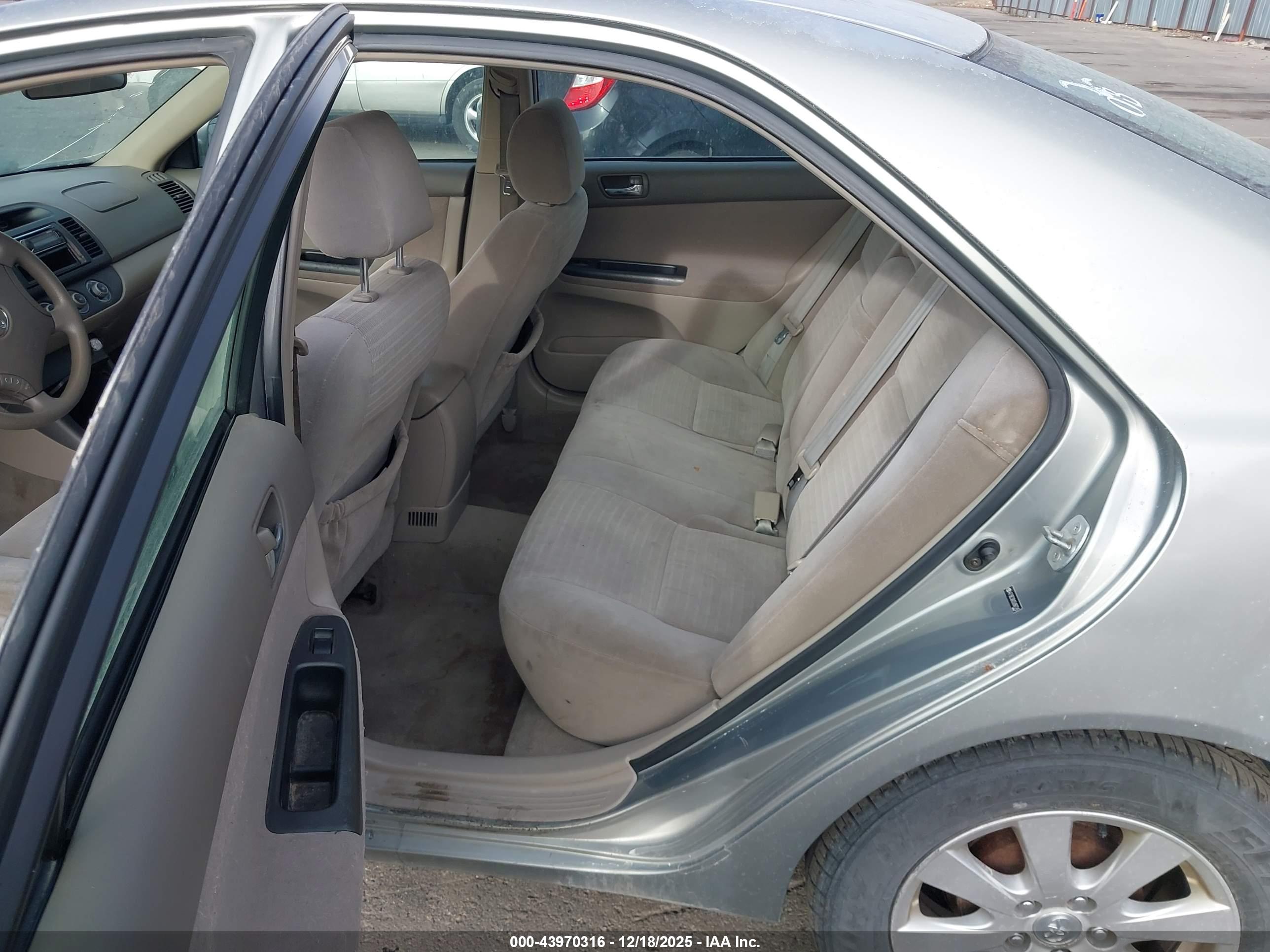 TOYOTA CAMRY image 8