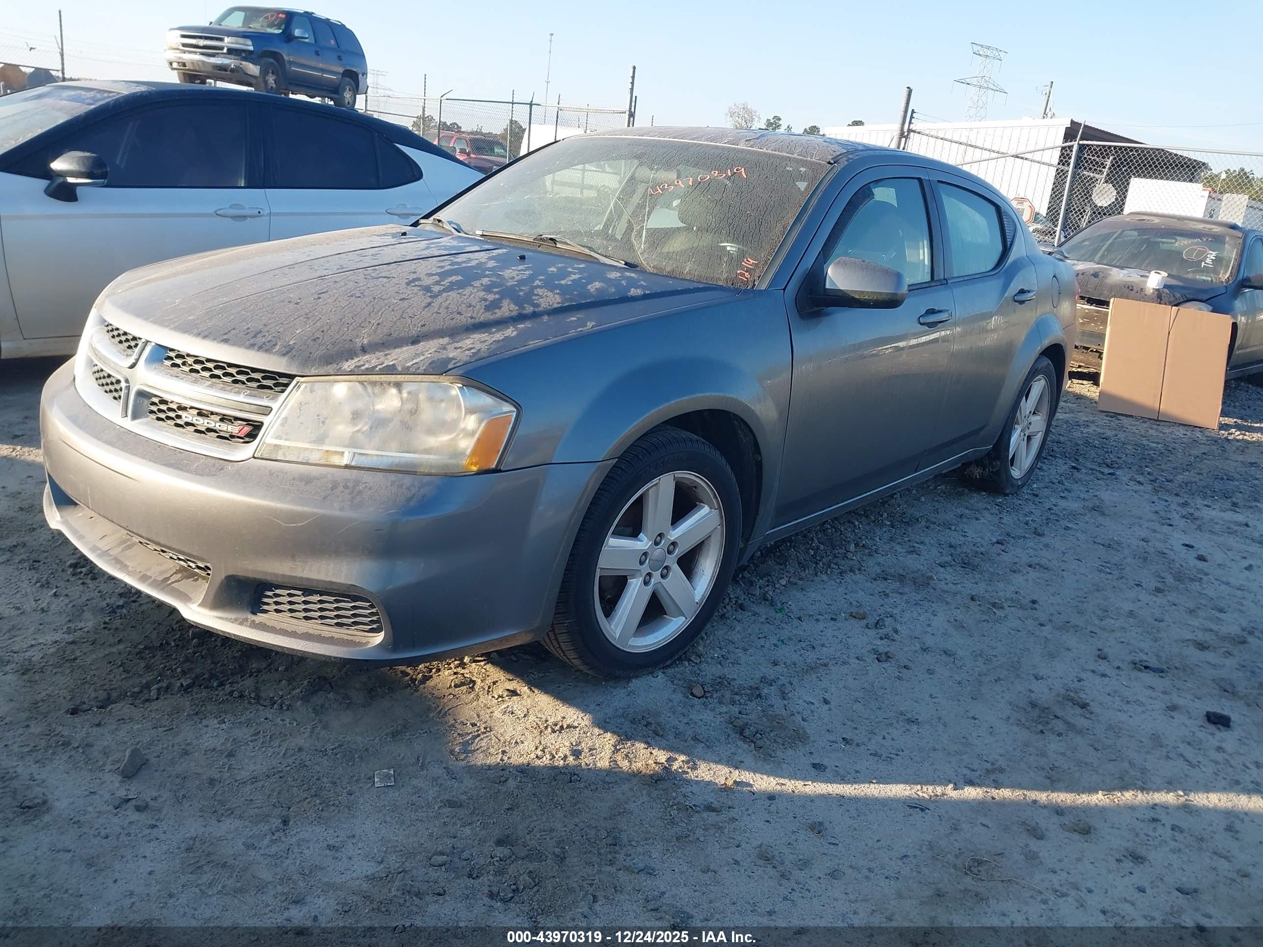 DODGE AVENGER image 2